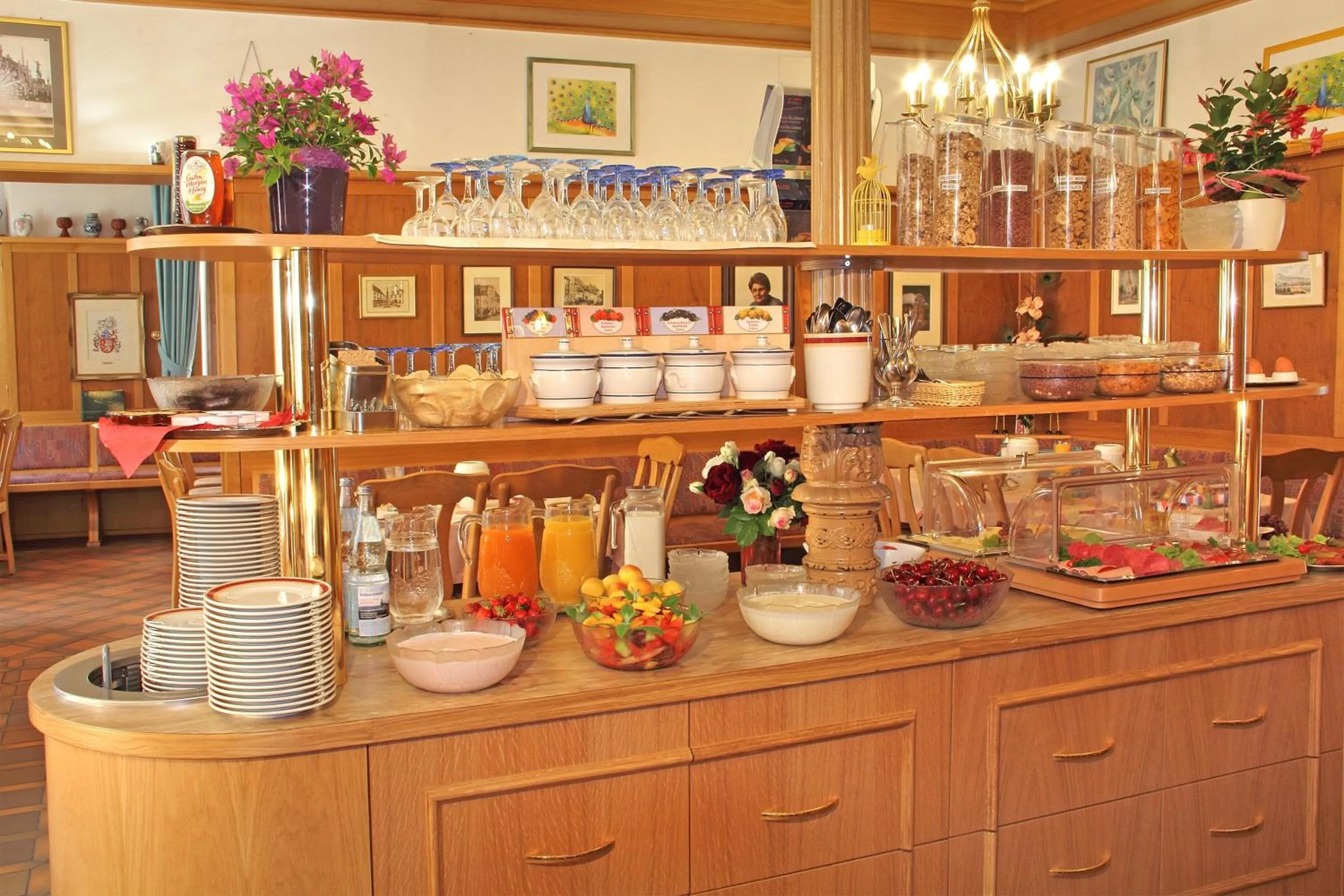 Restaurant/places to eat in TIPTOP Hotel Garni Pfauen