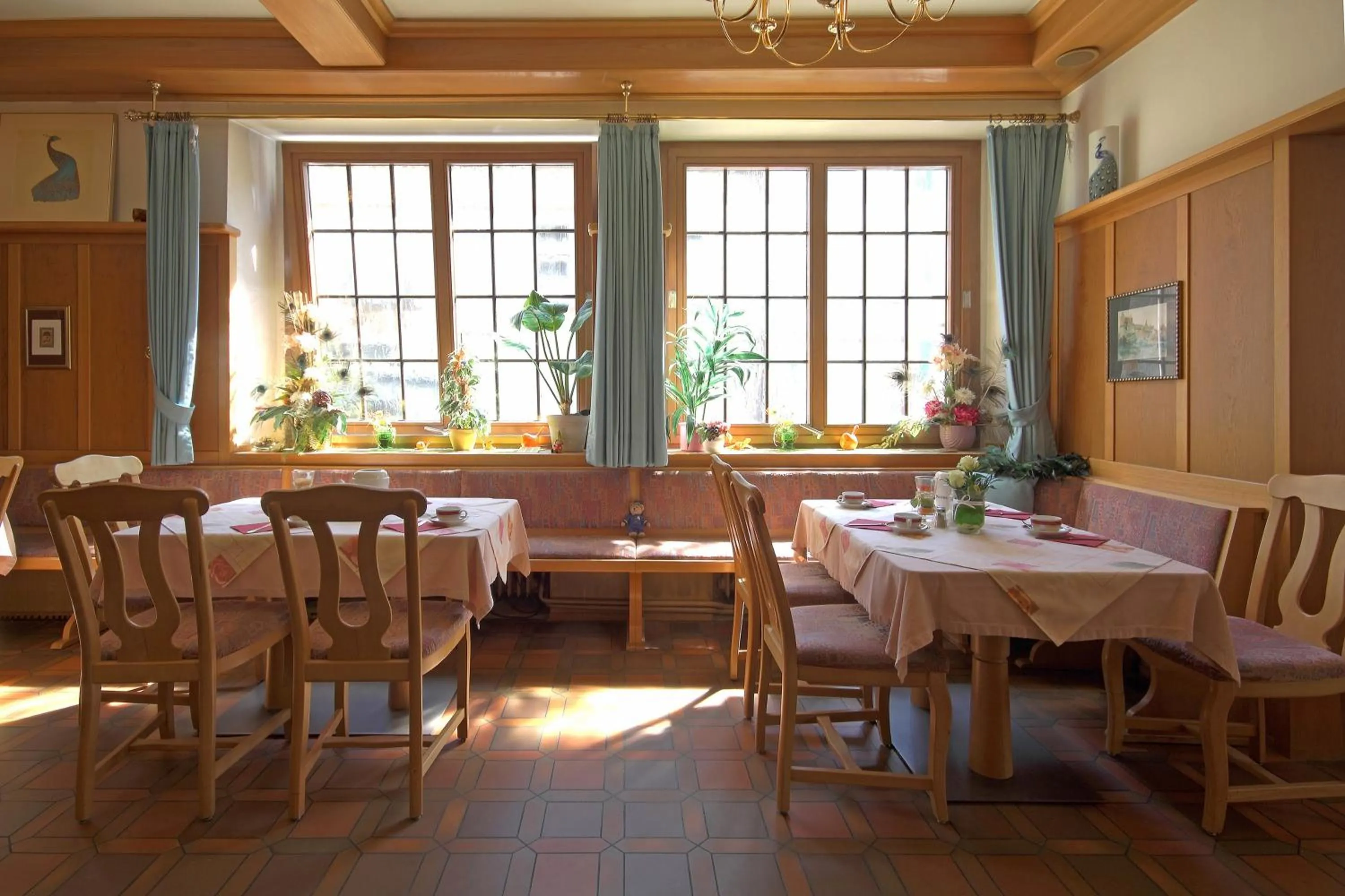 Restaurant/places to eat in TIPTOP Hotel Garni Pfauen