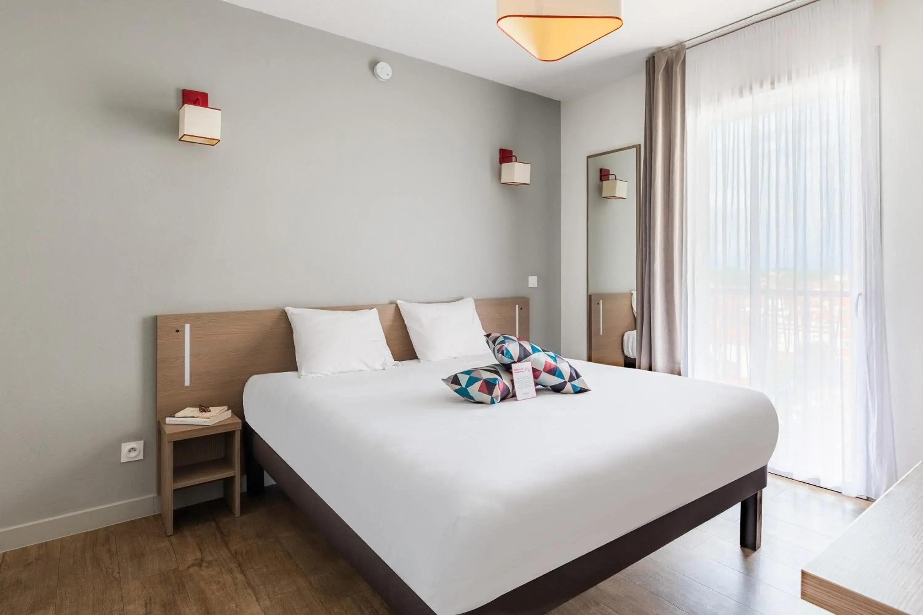 Bed in Appart'City Confort Perpignan Centre Gare Bed in Appart'City Confort Perpignan Centre Gare