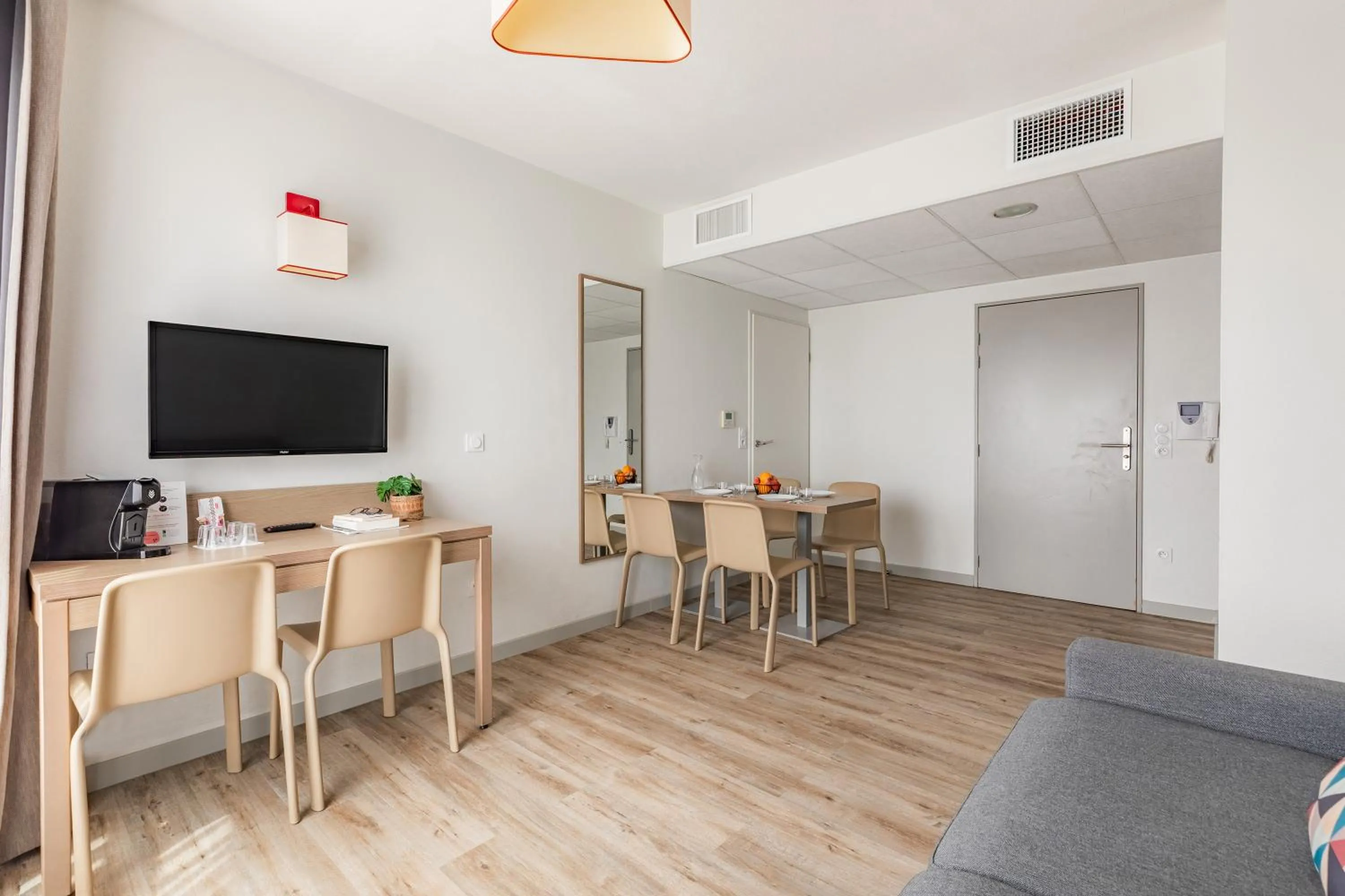 TV and multimedia in Appart'City Confort Perpignan Centre Gare