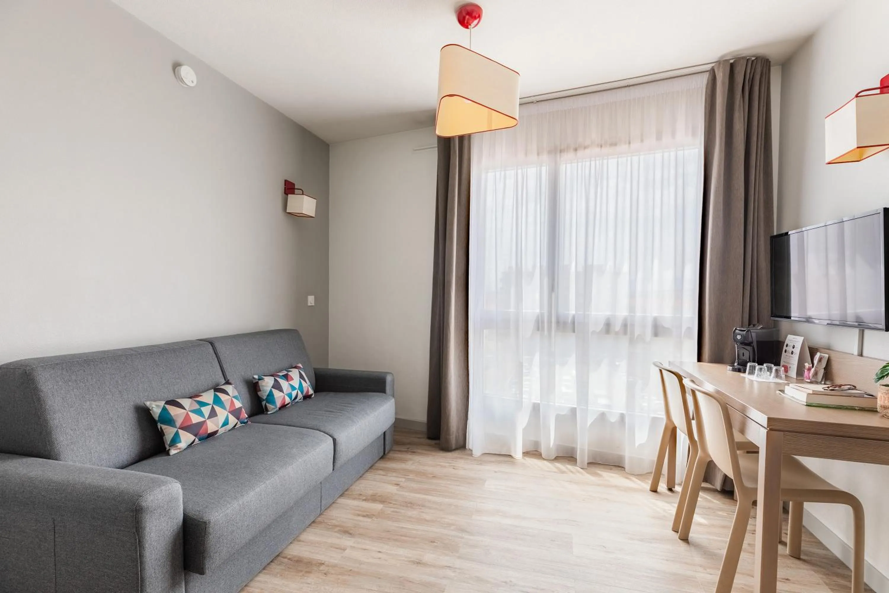 TV and multimedia in Appart'City Confort Perpignan Centre Gare