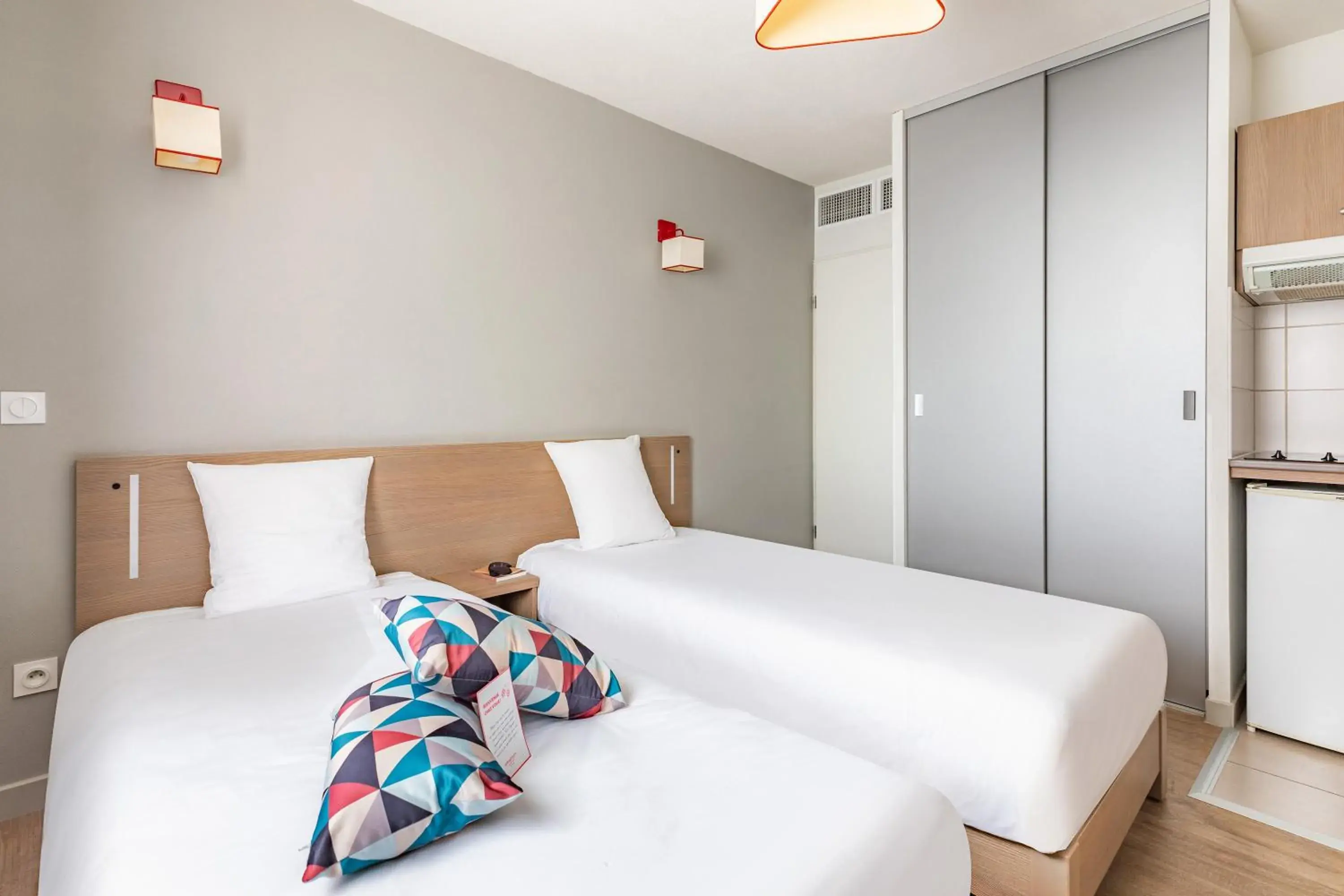 Bed in Appart'City Confort Perpignan Centre Gare Bed in Appart'City Confort Perpignan Centre Gare