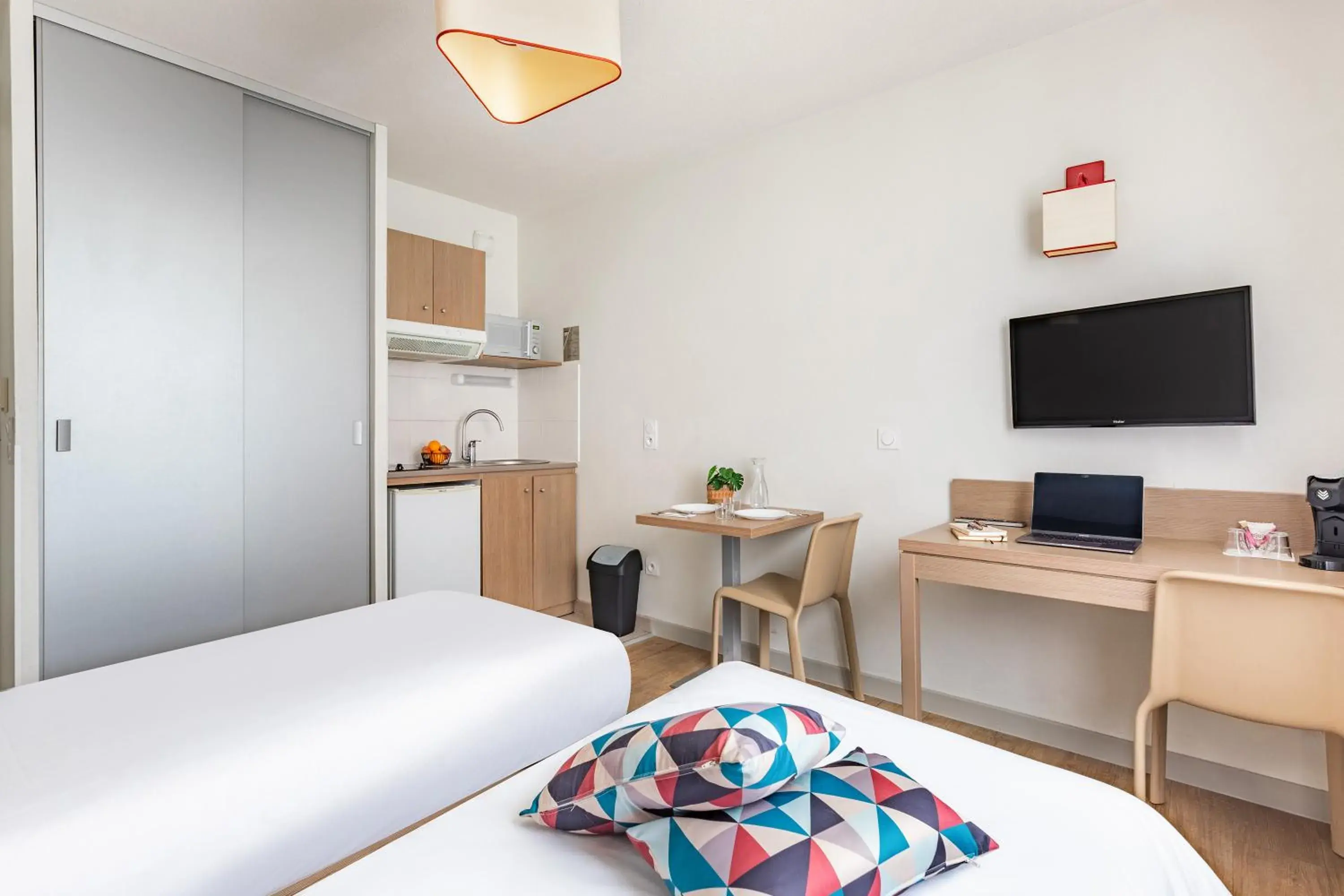 Bed in Appart'City Confort Perpignan Centre Gare Bed in Appart'City Confort Perpignan Centre Gare