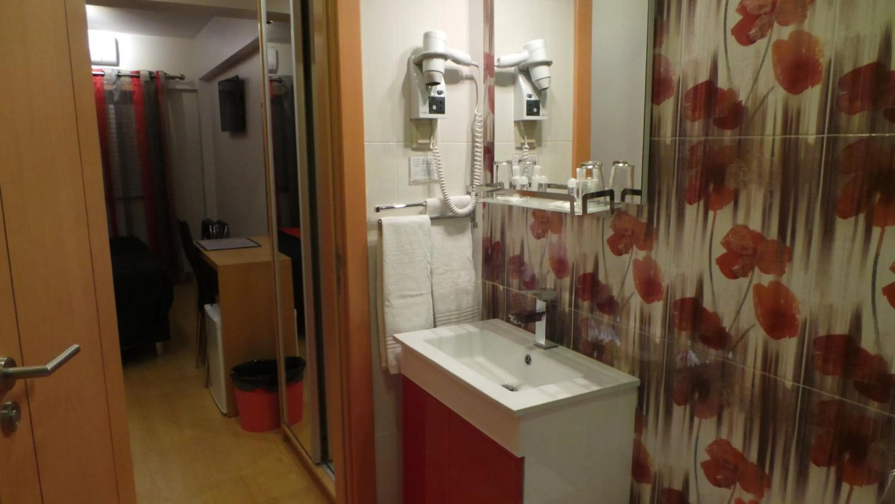 Bathroom in Dom João Glamour Hotel