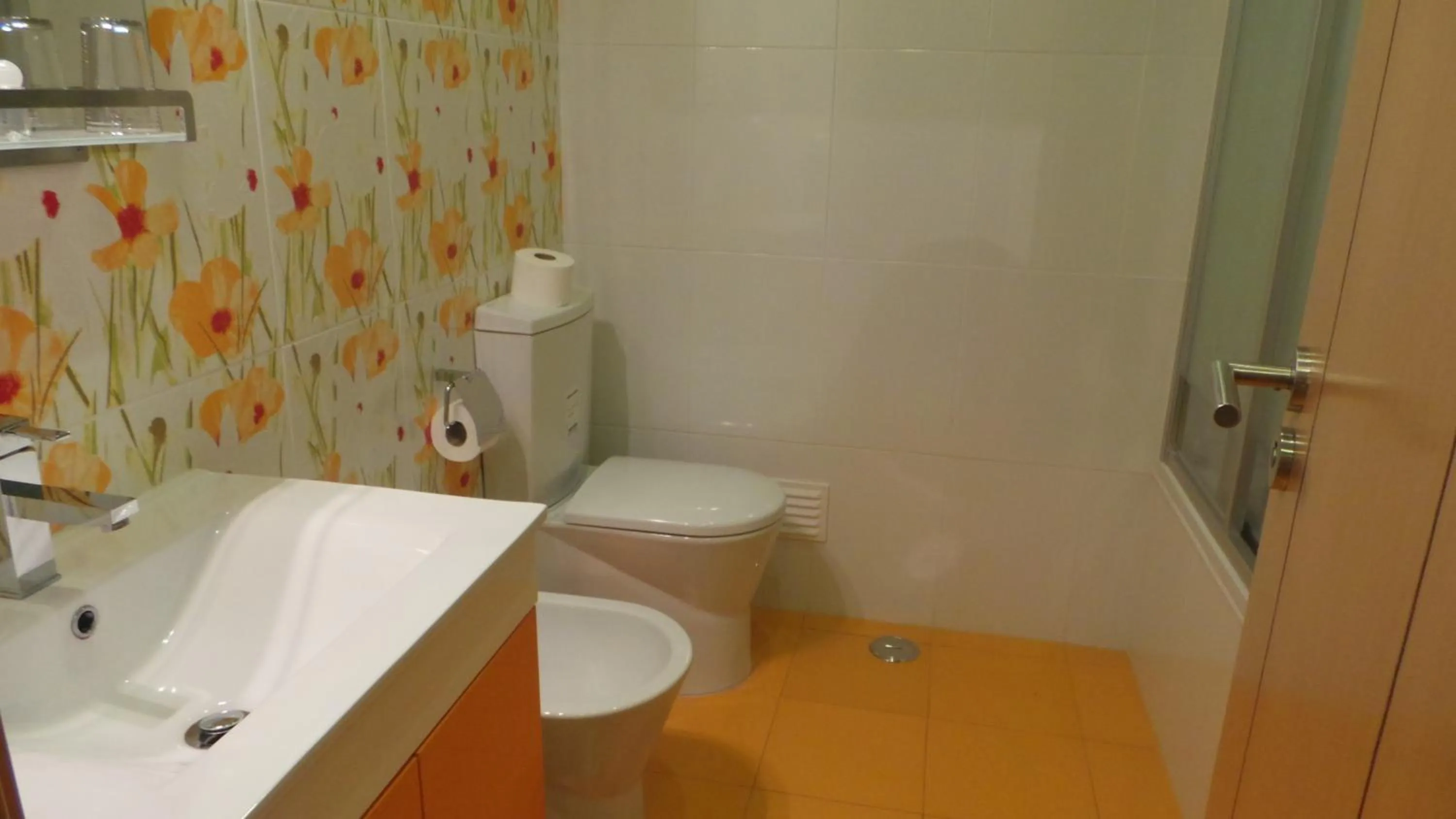 Bathroom in Dom João Glamour Hotel