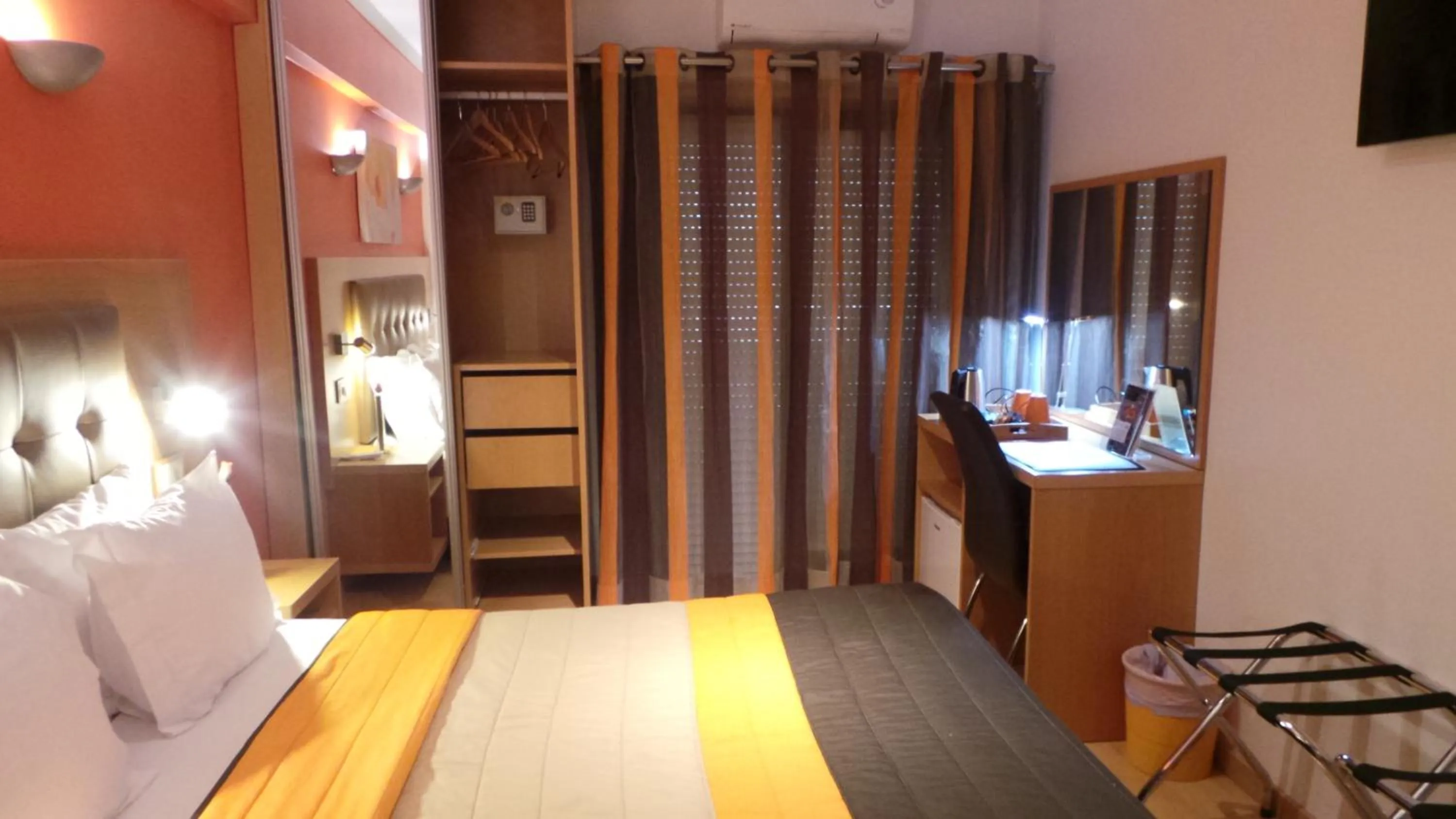 Bedroom, Bed in Dom João Glamour Hotel