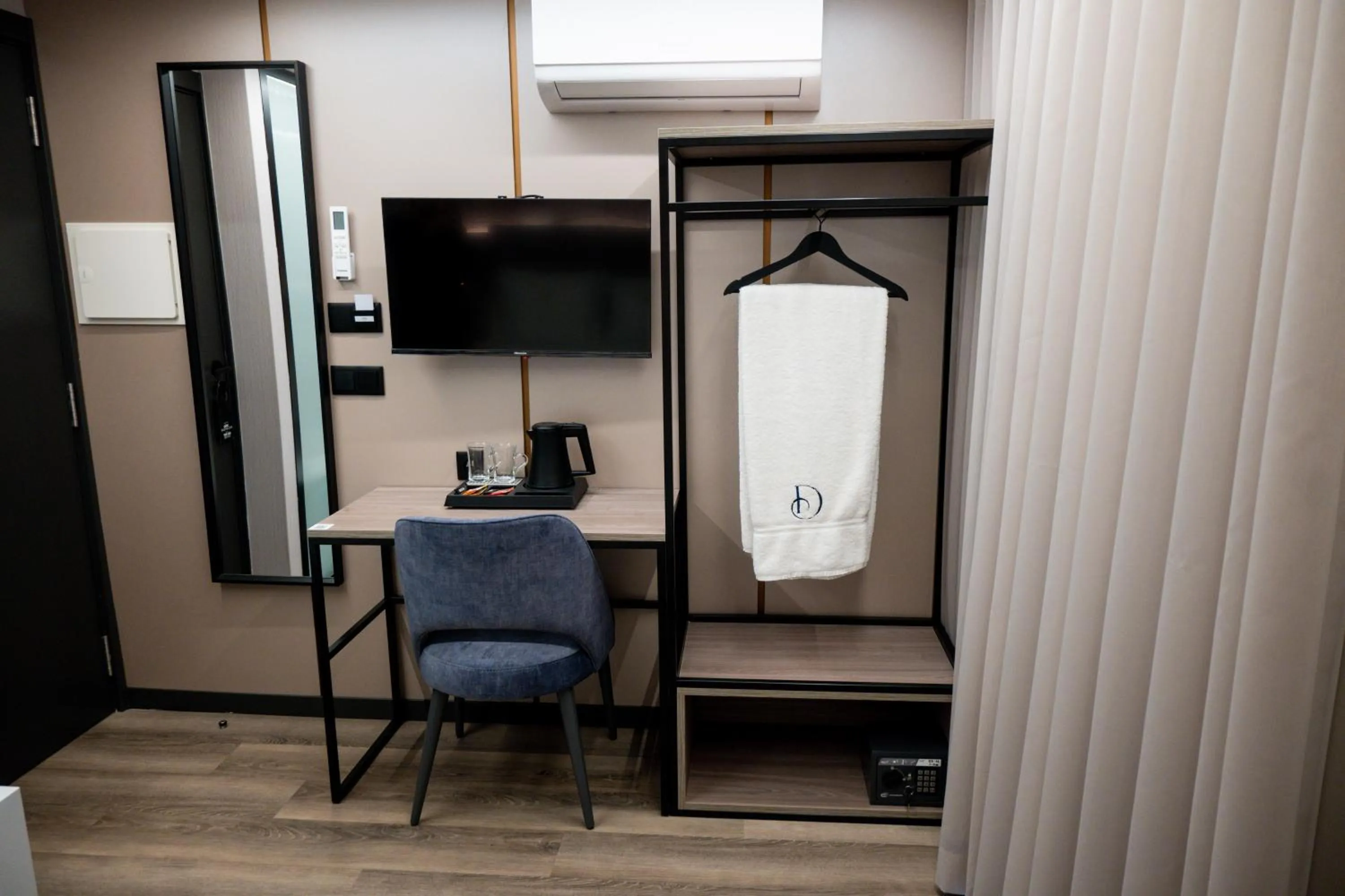 TV and multimedia in Dom João Glamour Hotel