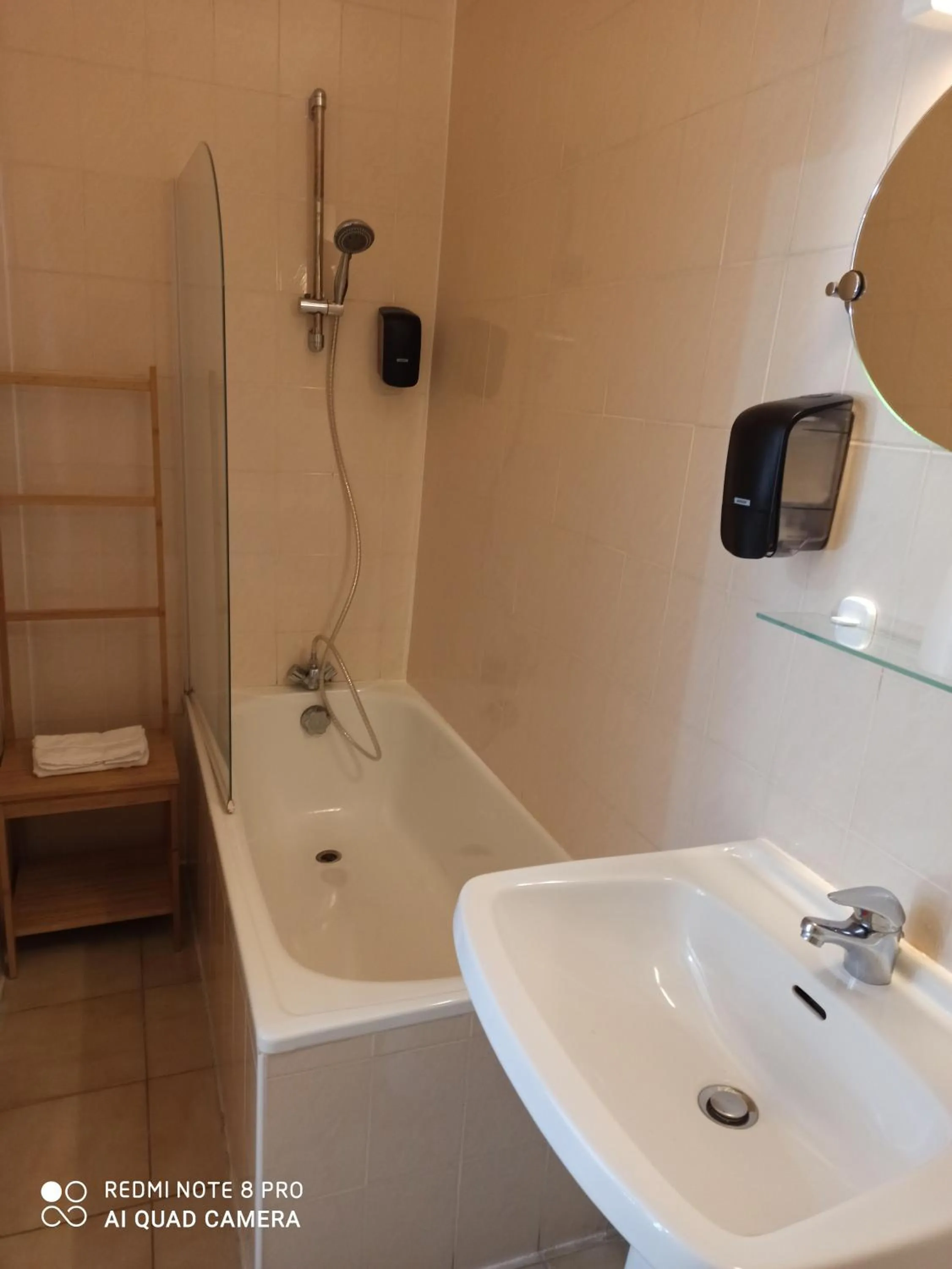 Quadruple Room with Bath in Hotel de la Place