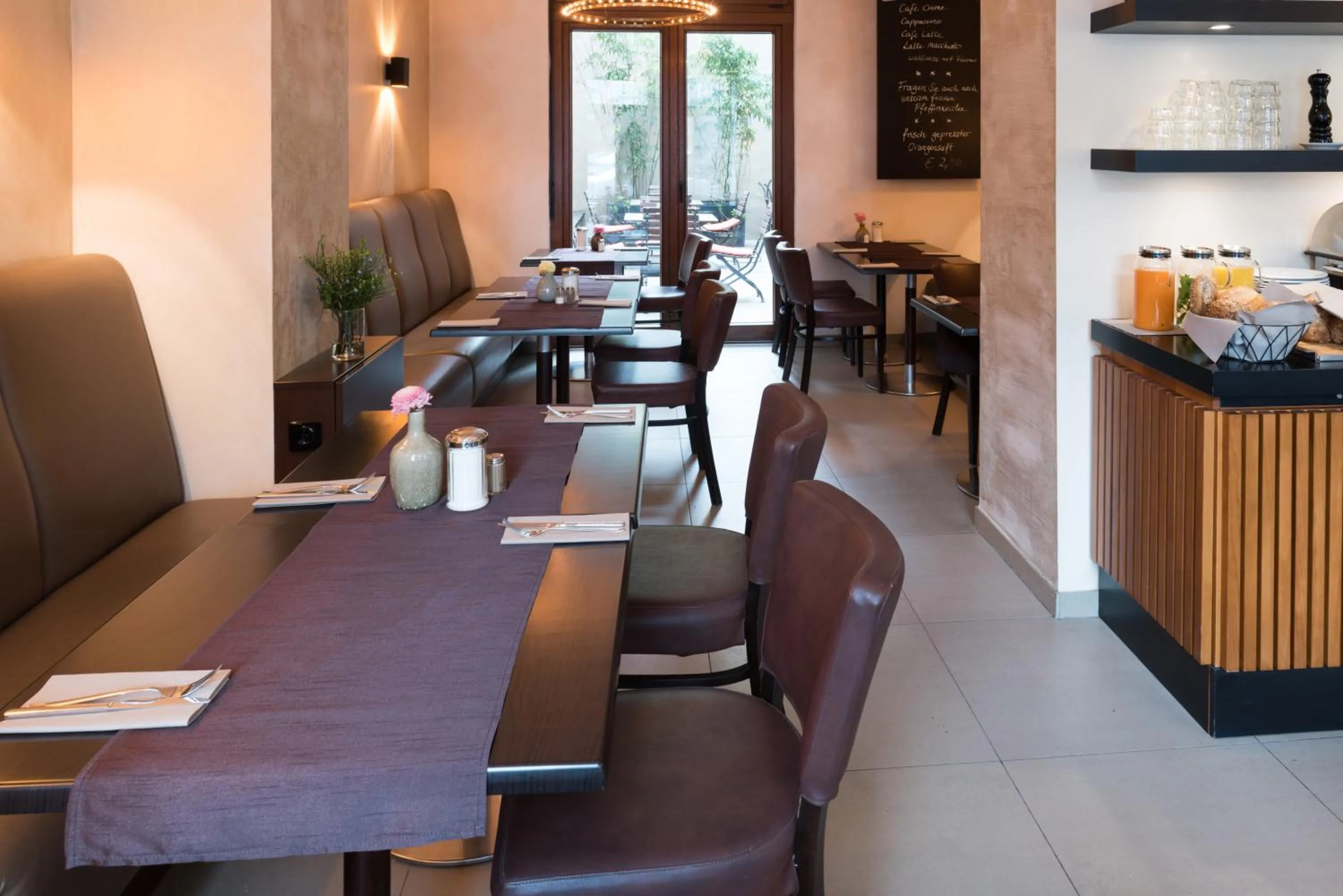 Restaurant/places to eat in Hotel Casa Colonia