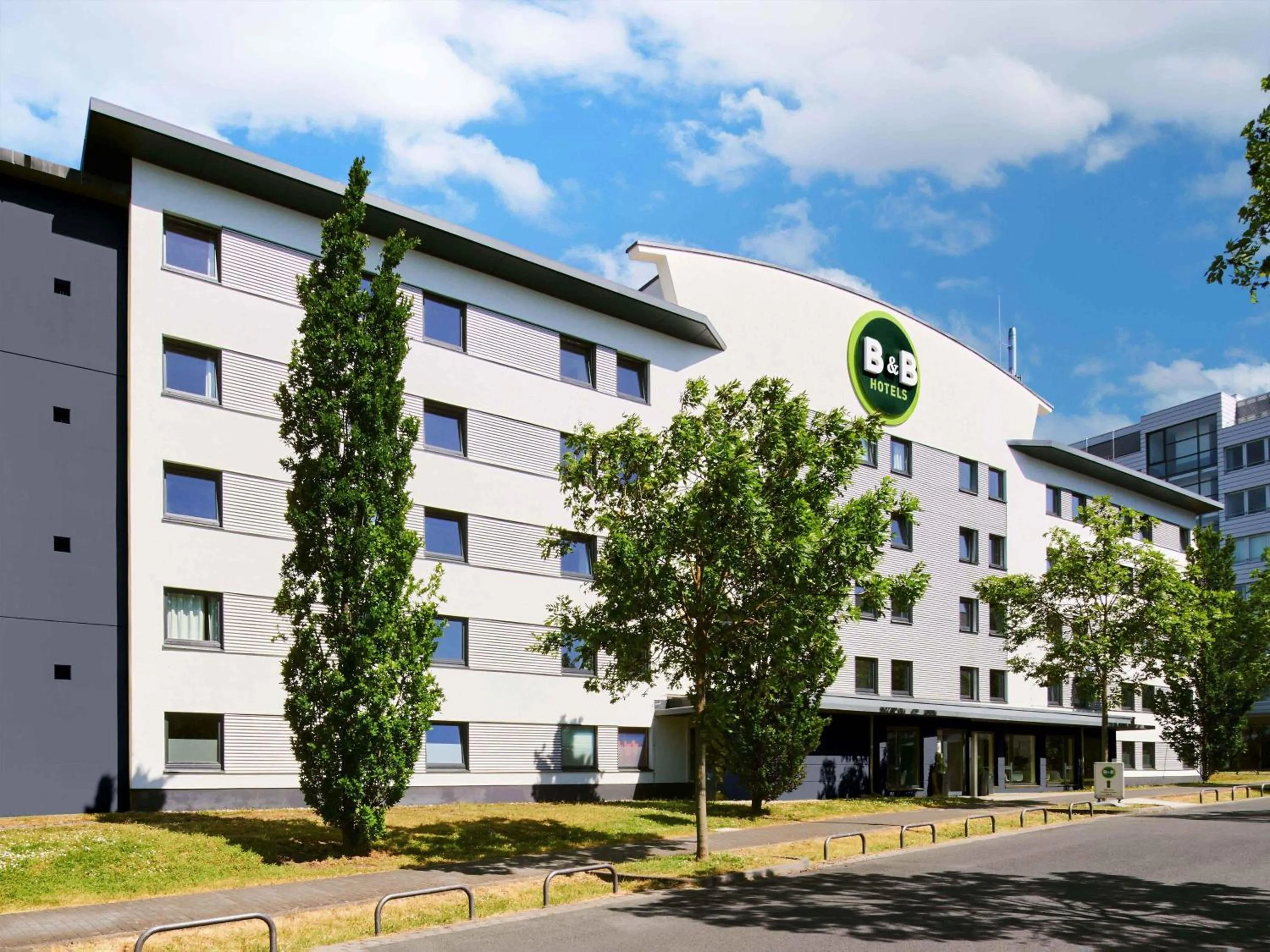 Property building in B&B HOTEL Frankfurt-Niederrad
