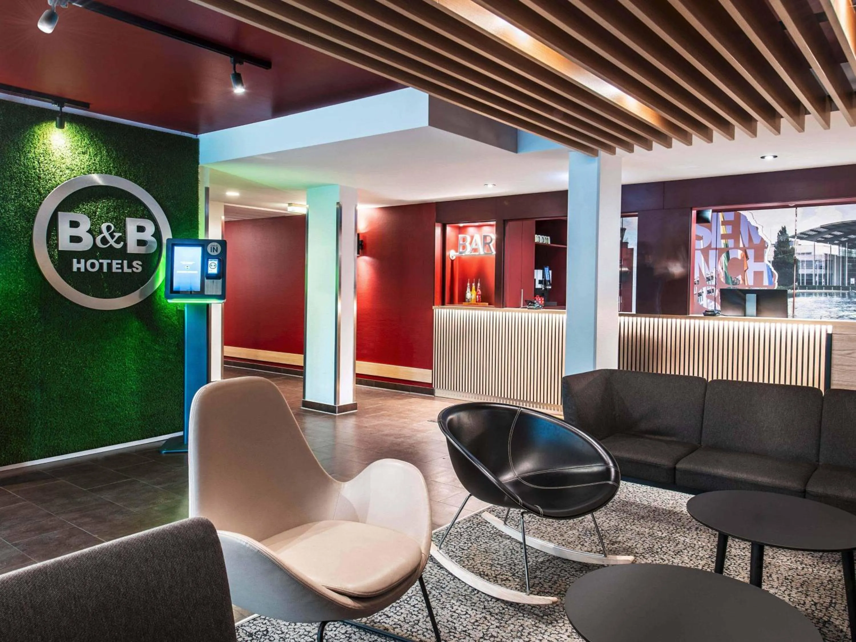 Lobby or reception in B&B HOTEL München-Messe