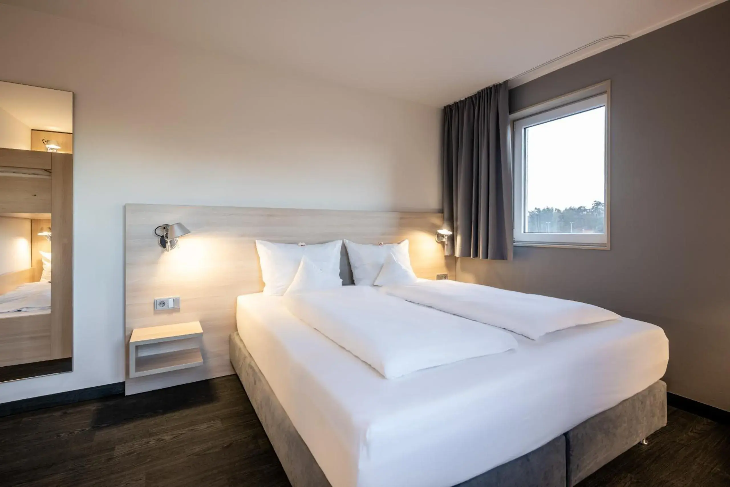 Photo of the whole room, Bed in Serways Hotel Weiskirchen Nord Photo of the whole room, Bed in Serways Hotel Weiskirchen Nord