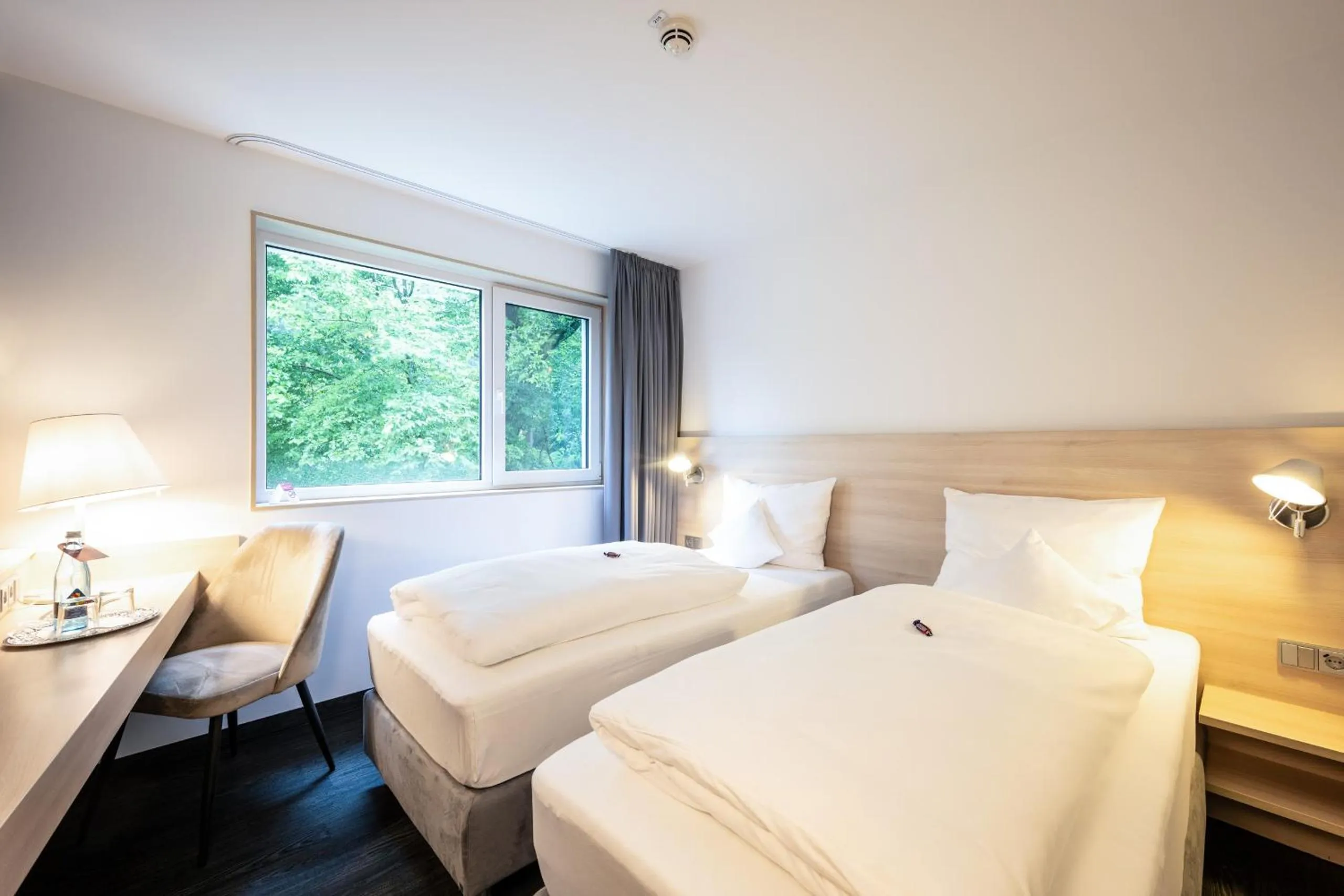 Photo of the whole room, Bed in Serways Hotel Weiskirchen Nord