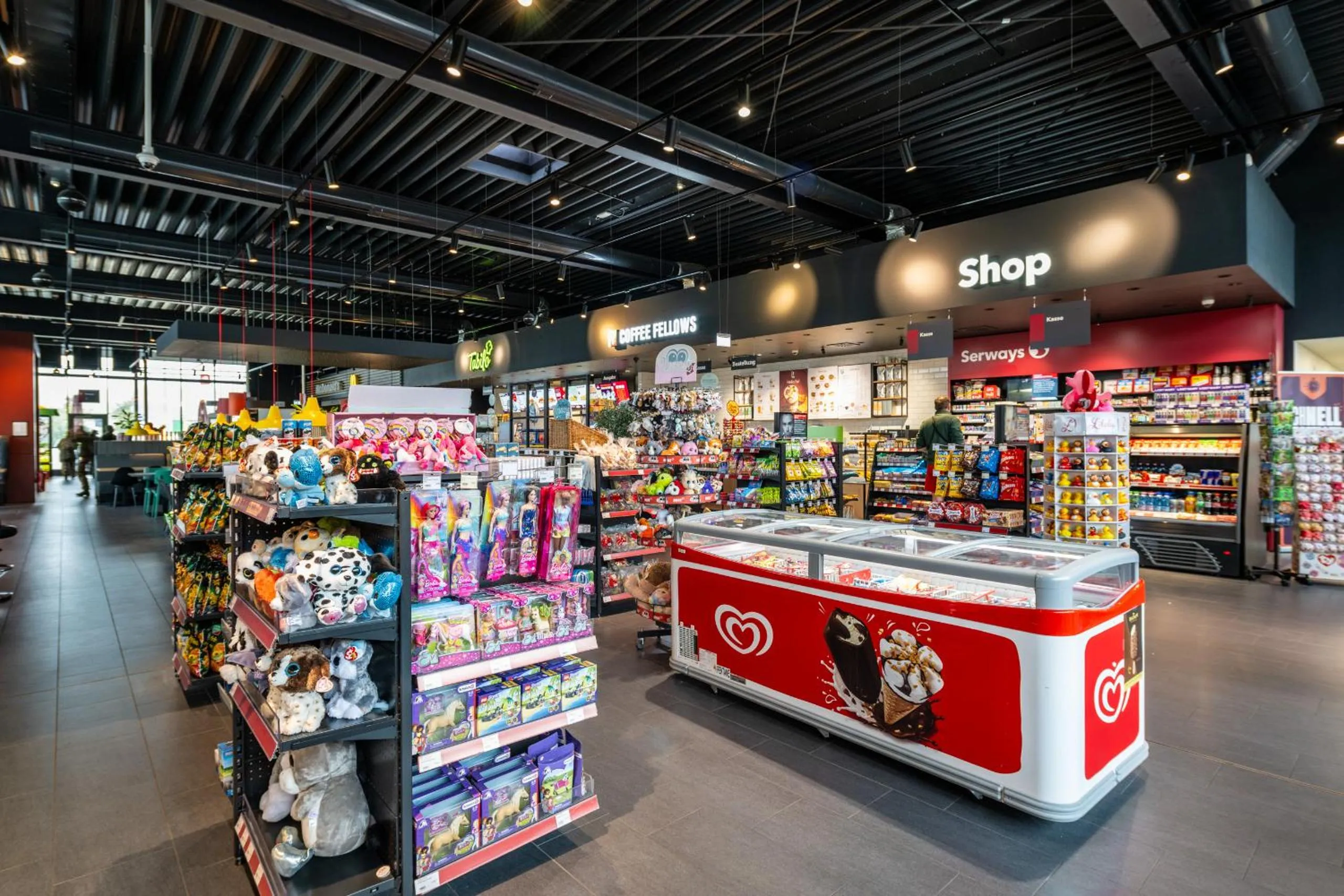 Shopping Area in Serways Hotel Weiskirchen Nord