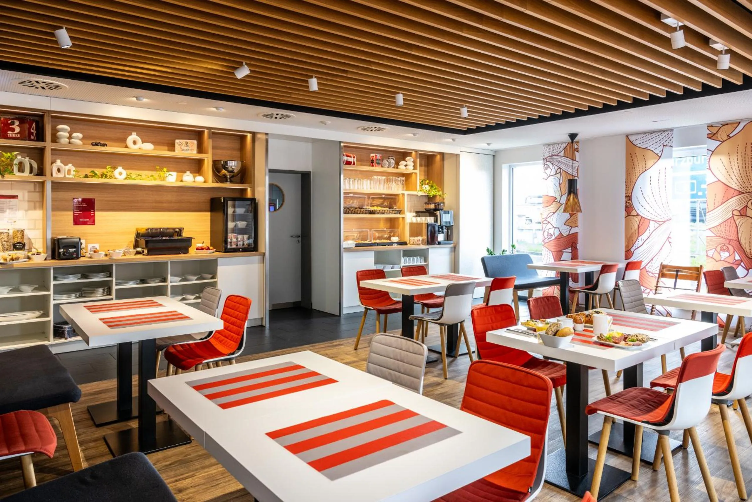 Restaurant/places to eat in Serways Hotel Weiskirchen Nord