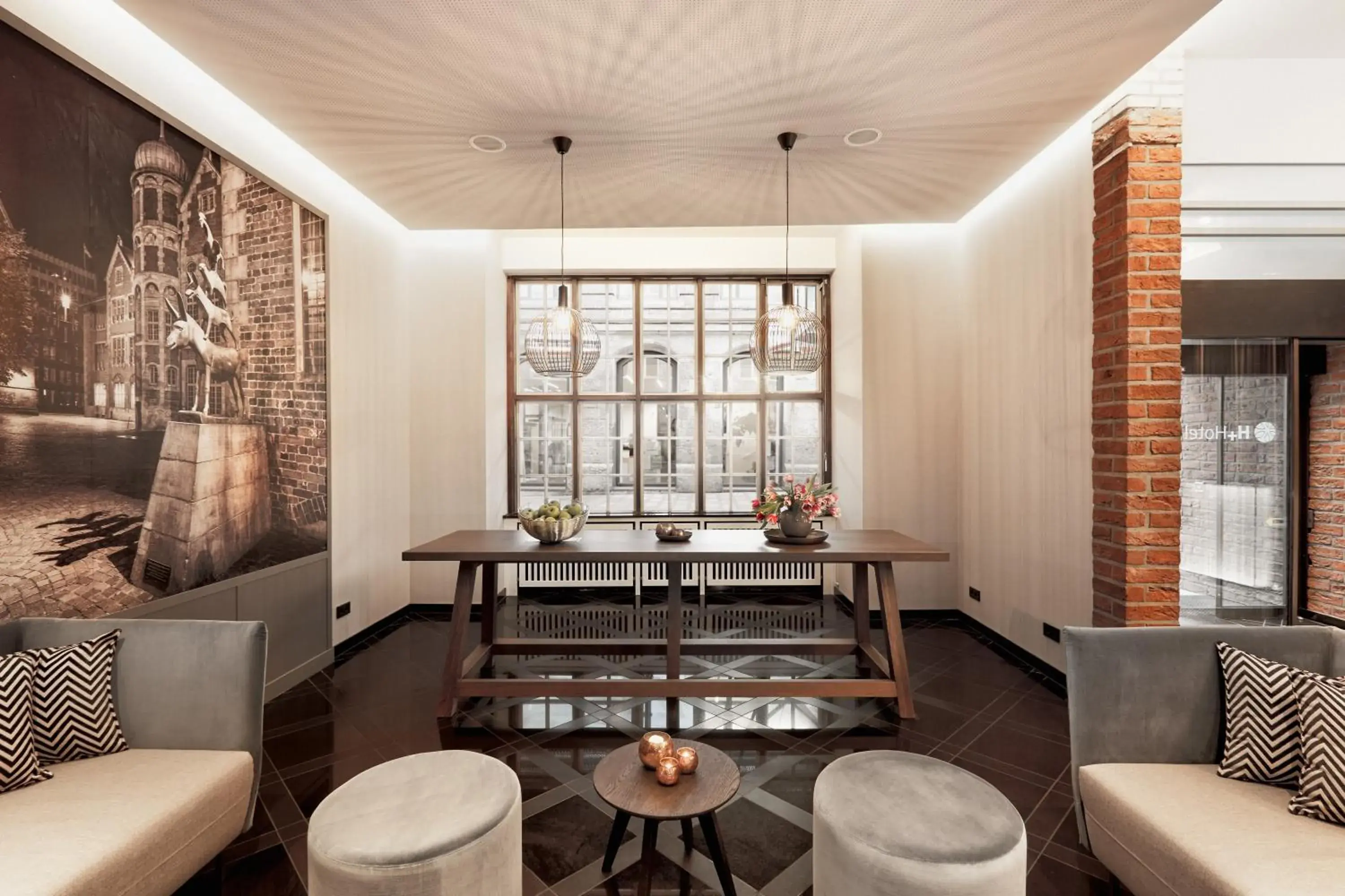 Lobby or reception in H+ Hotel Bremen Lobby or reception in H+ Hotel Bremen