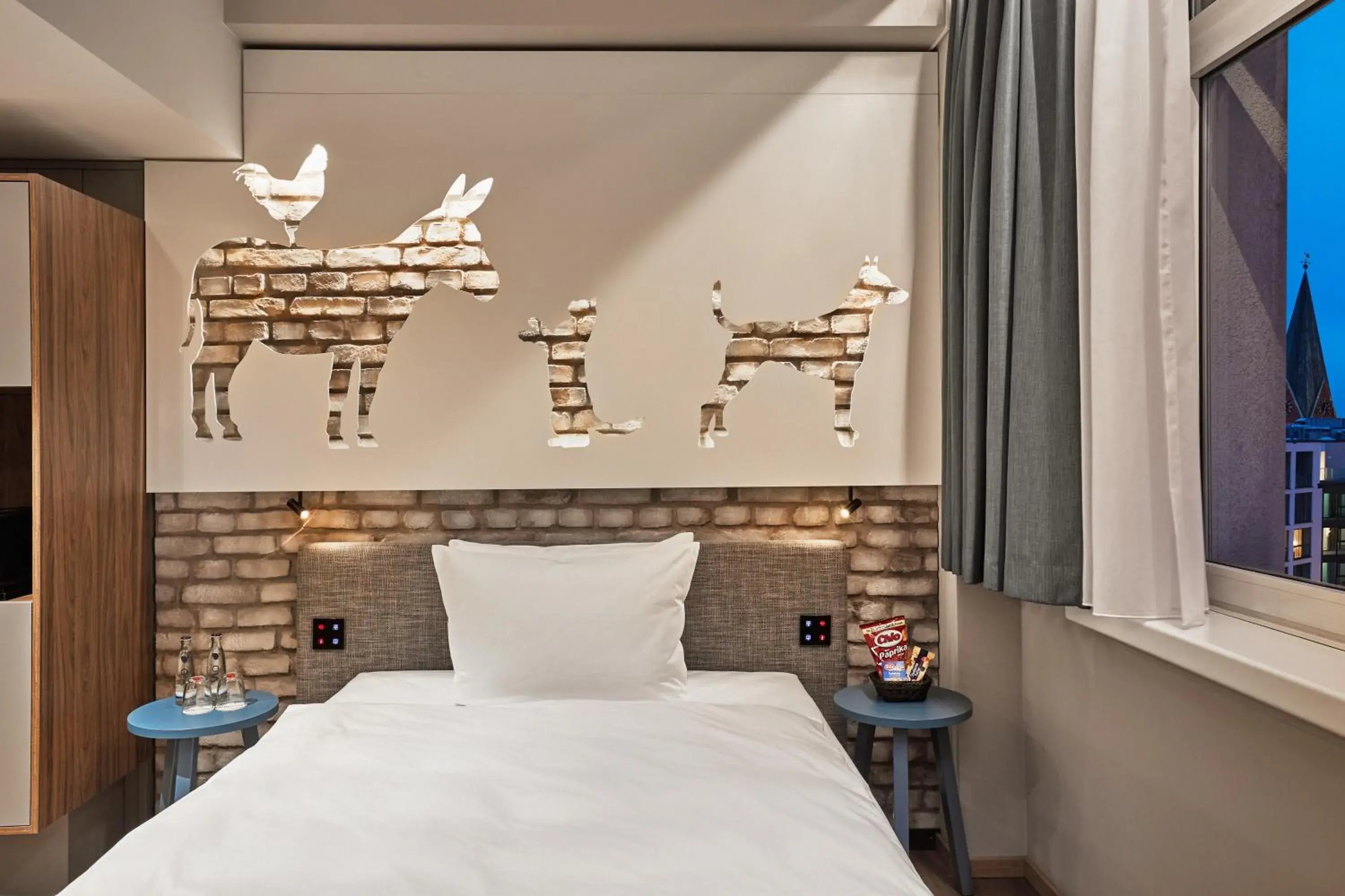 Photo of the whole room, Bed in H+ Hotel Bremen Photo of the whole room, Bed in H+ Hotel Bremen