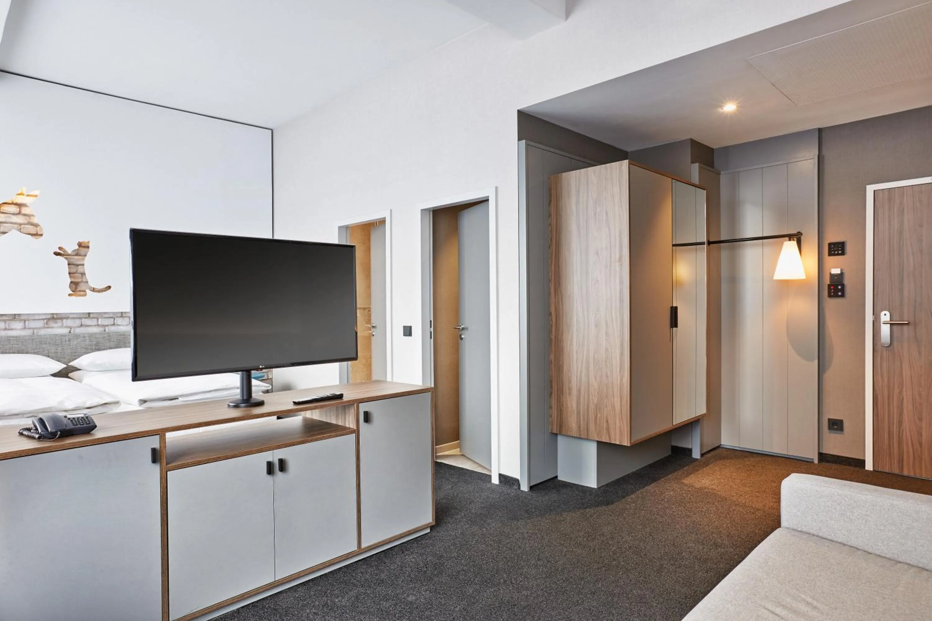 Photo of the whole room in H+ Hotel Bremen