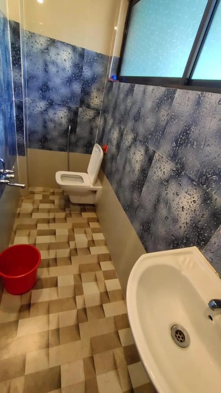 Shower in Godwill Kimo Guest house Seraulim