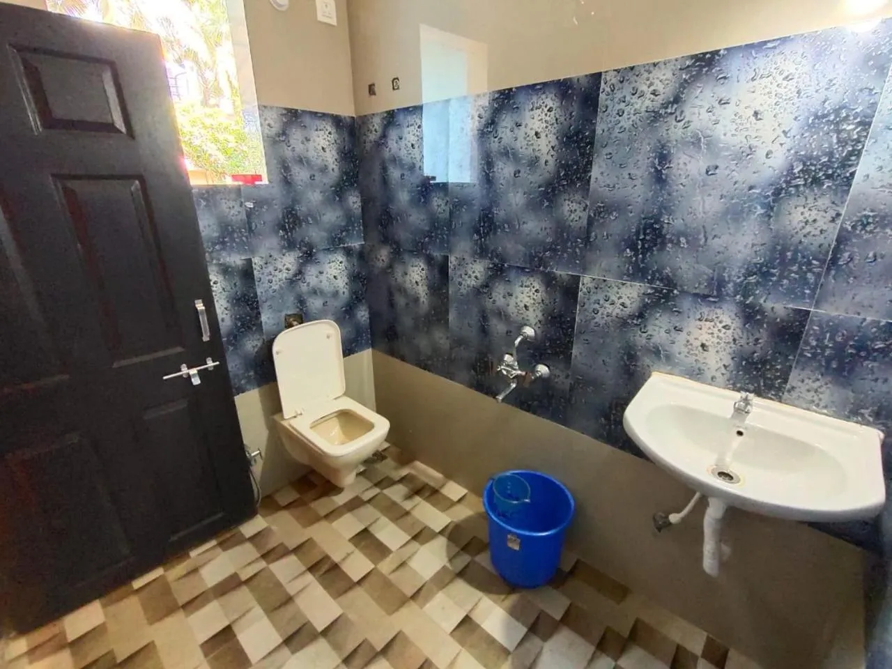 Shower in Godwill Kimo Guest house Seraulim