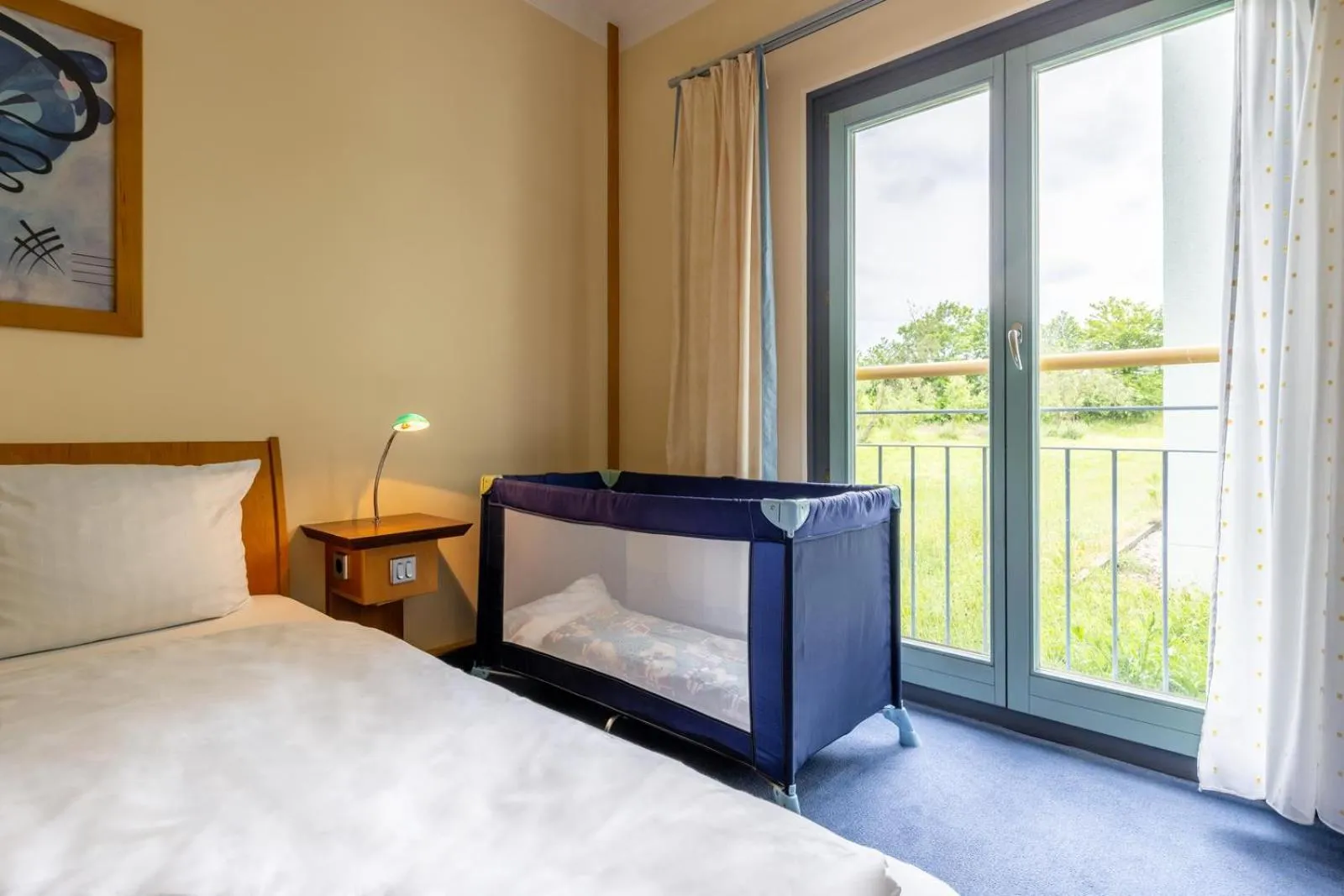 cot, Bed in Dresdner Tor Süd