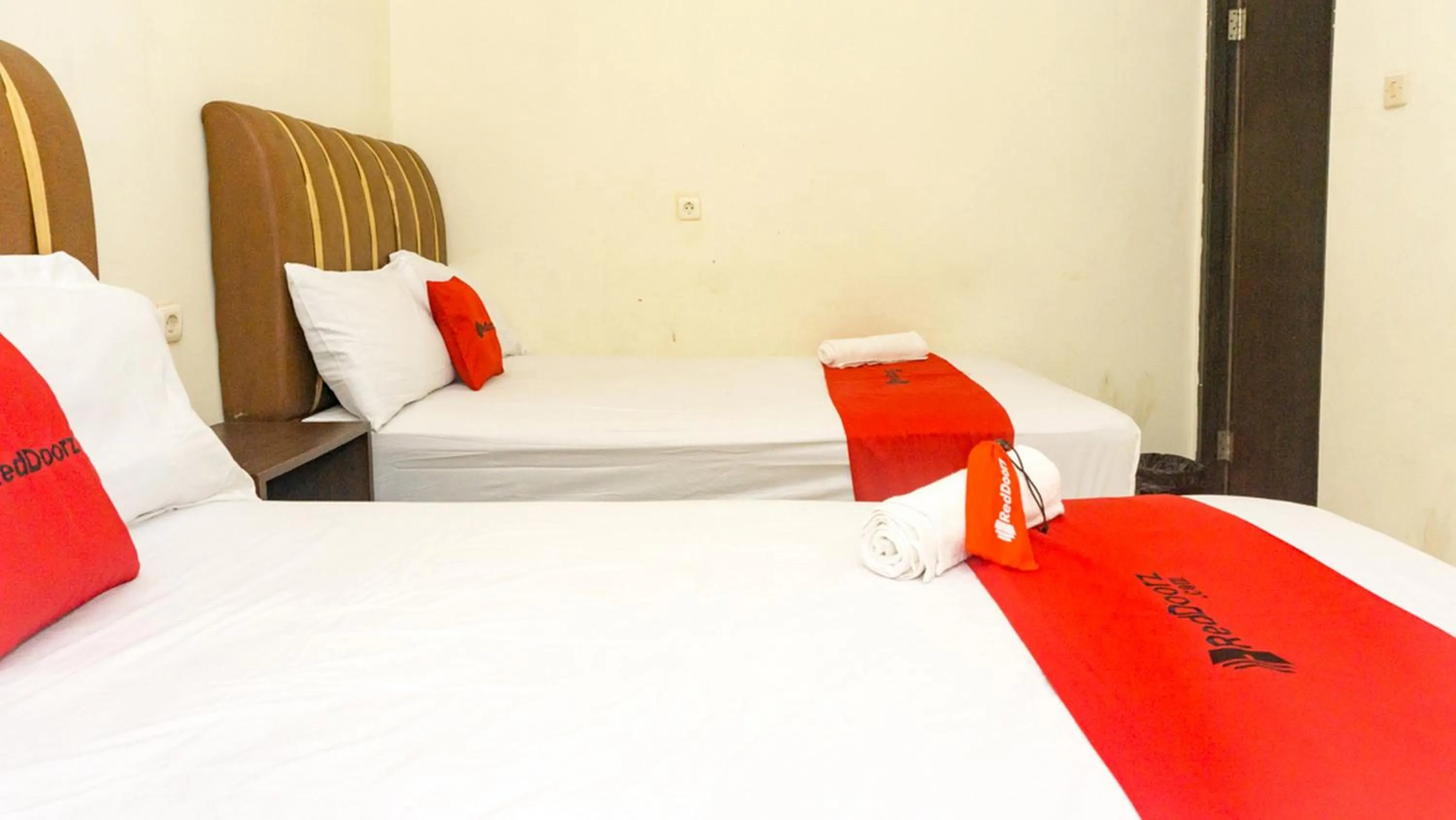 Bed in RedDoorz near Sentani Airport Jayapura