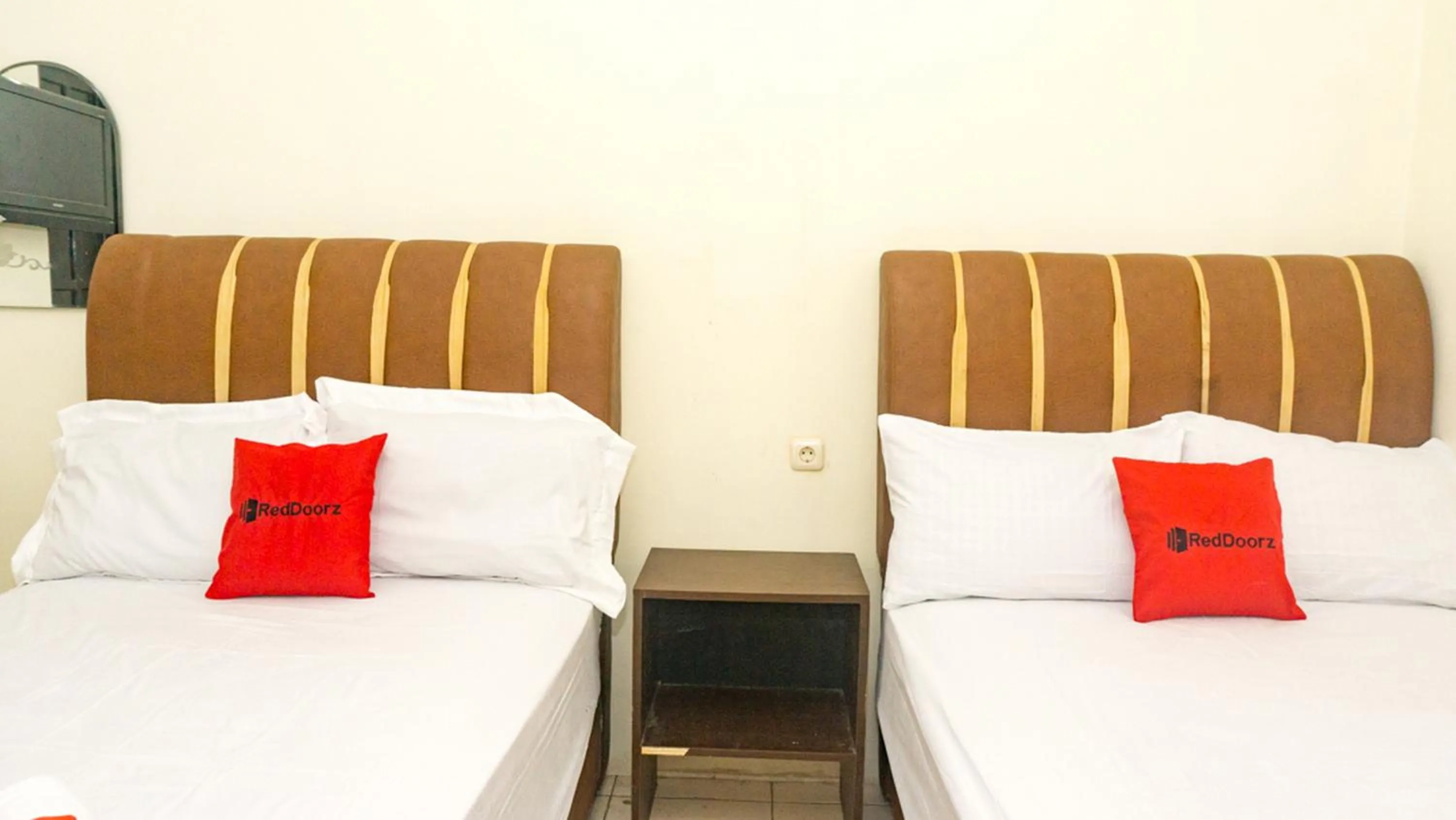 Bed in RedDoorz near Sentani Airport Jayapura