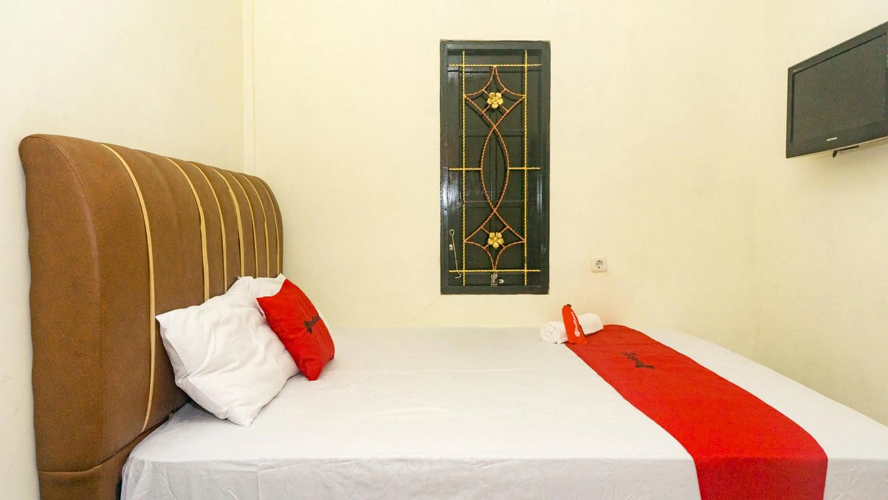Bed in RedDoorz near Sentani Airport Jayapura