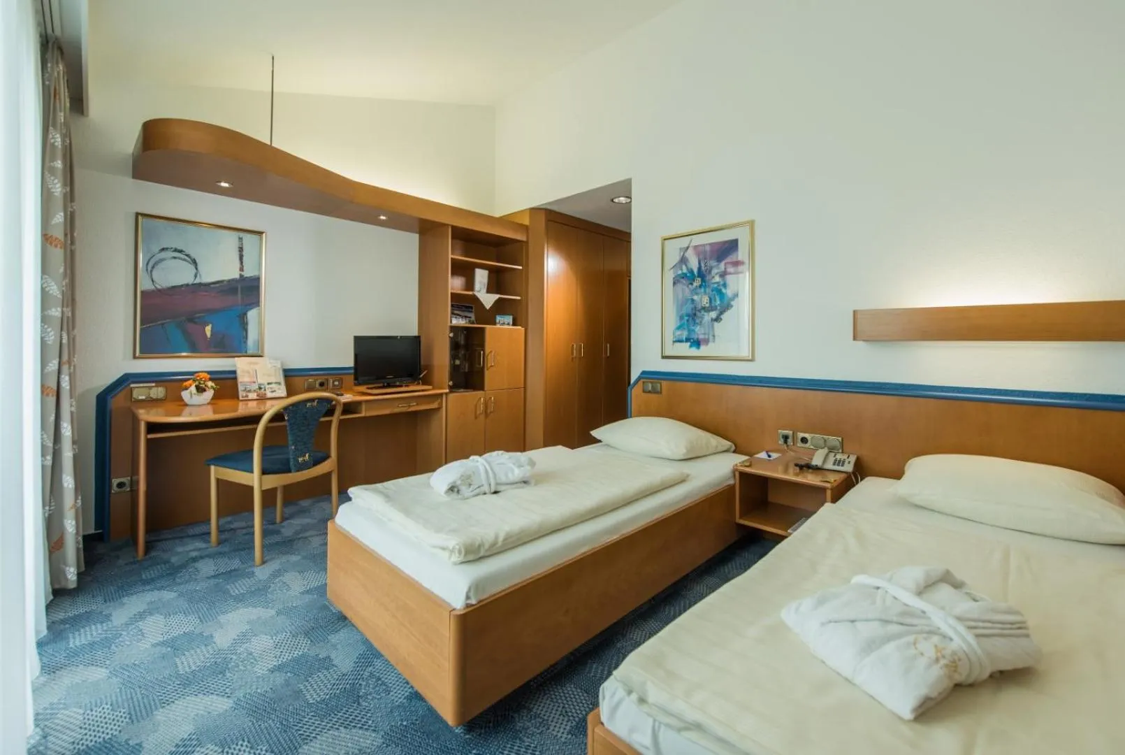 Photo of the whole room, Bed in Posthotel Rotenburg