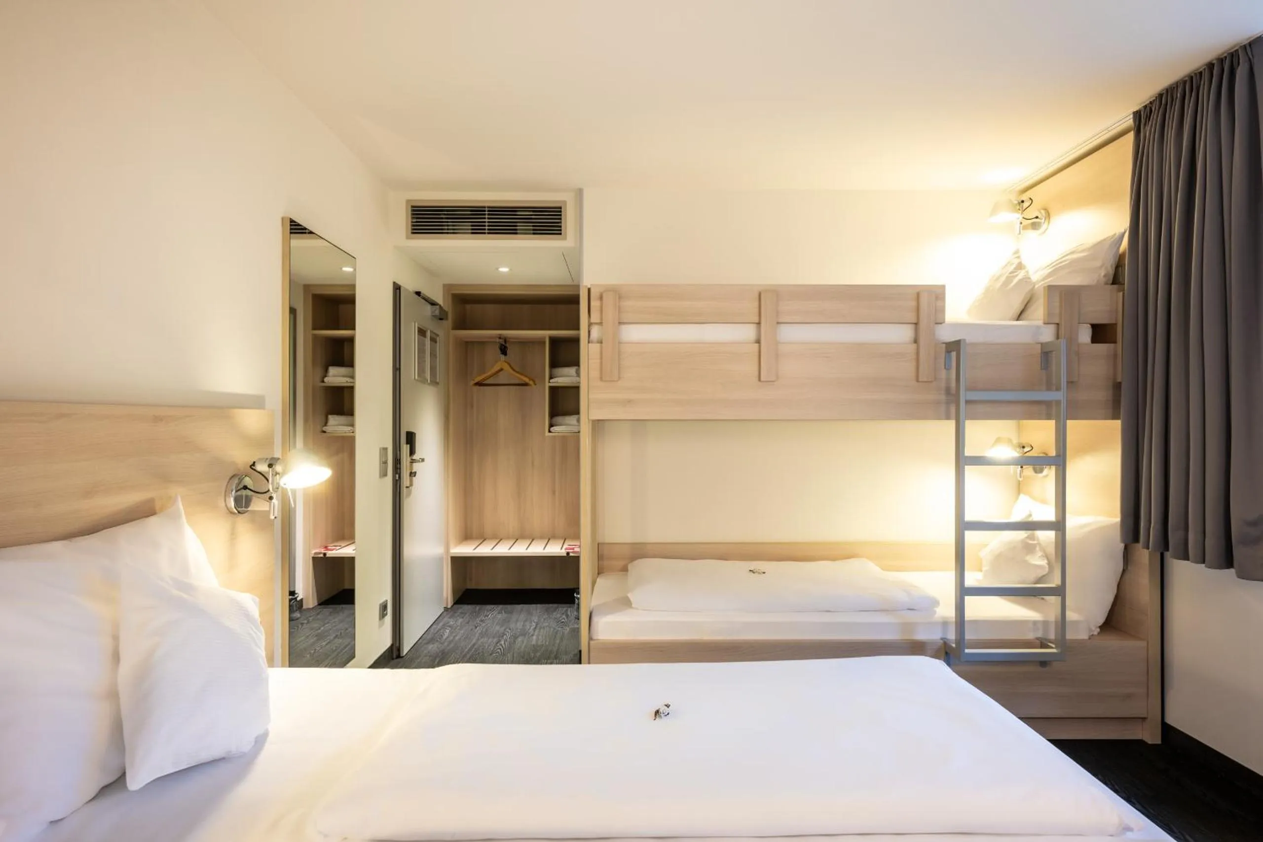 Photo of the whole room, Bed in Serways Hotel Bruchsal West