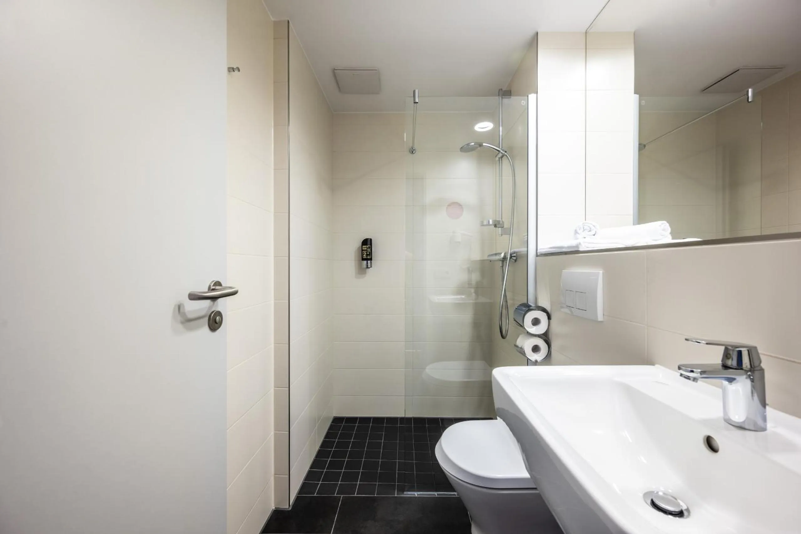 Bathroom in Serways Hotel Bruchsal West