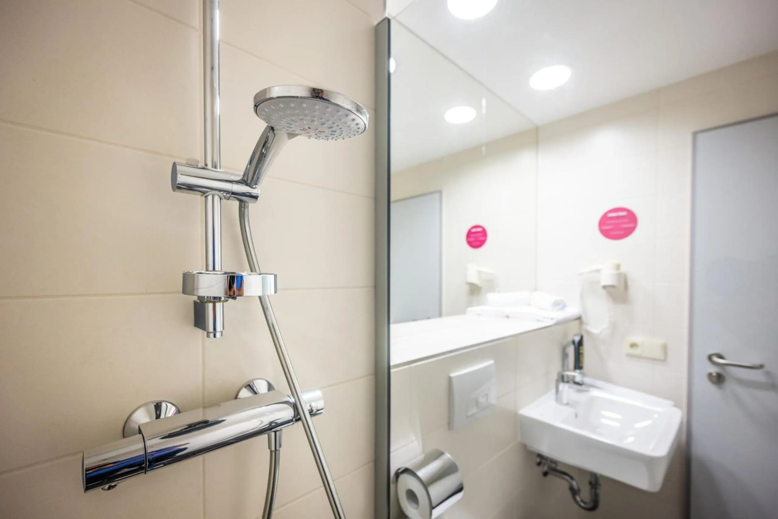 Bathroom in Serways Hotel Bruchsal West