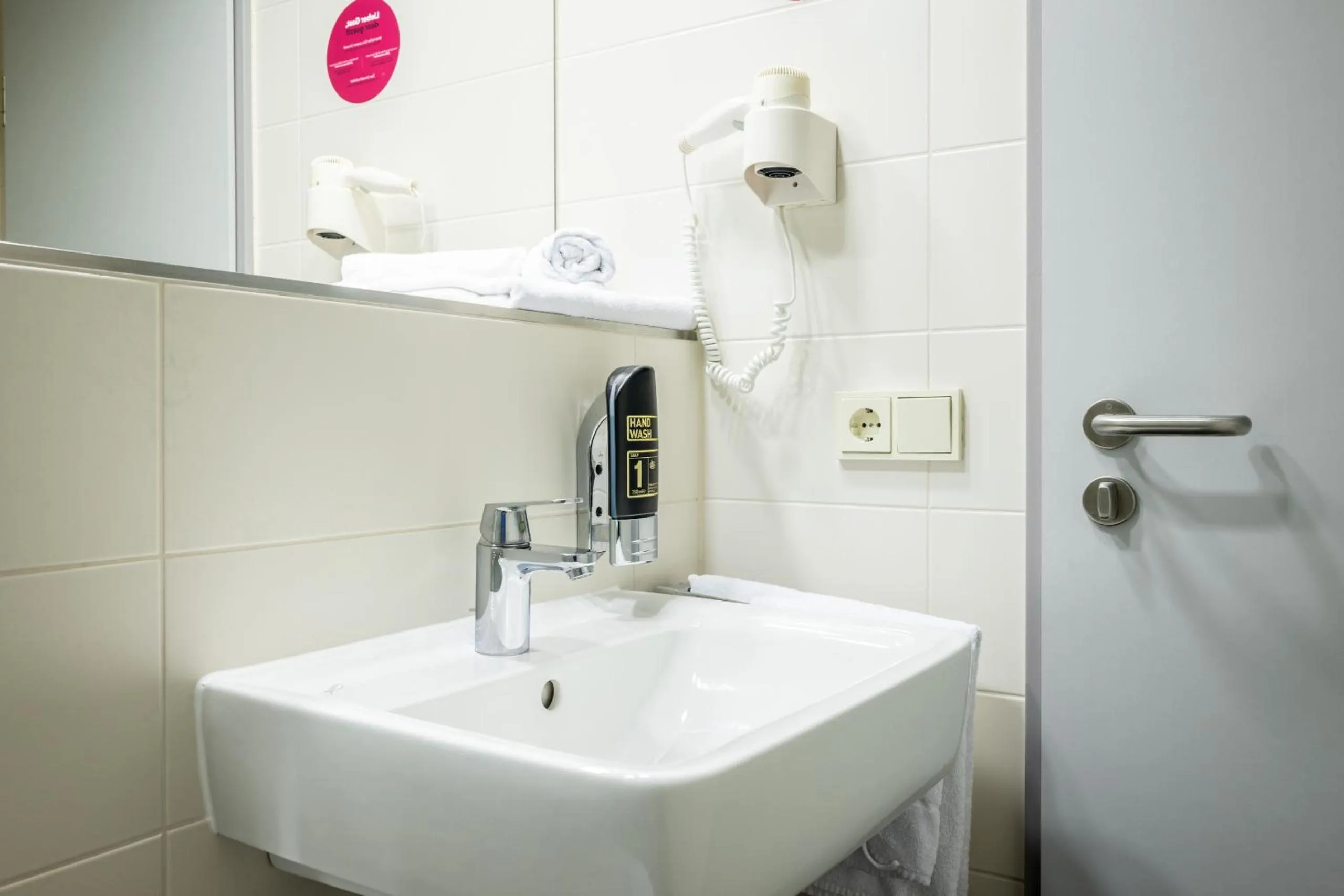 Bathroom in Serways Hotel Bruchsal West