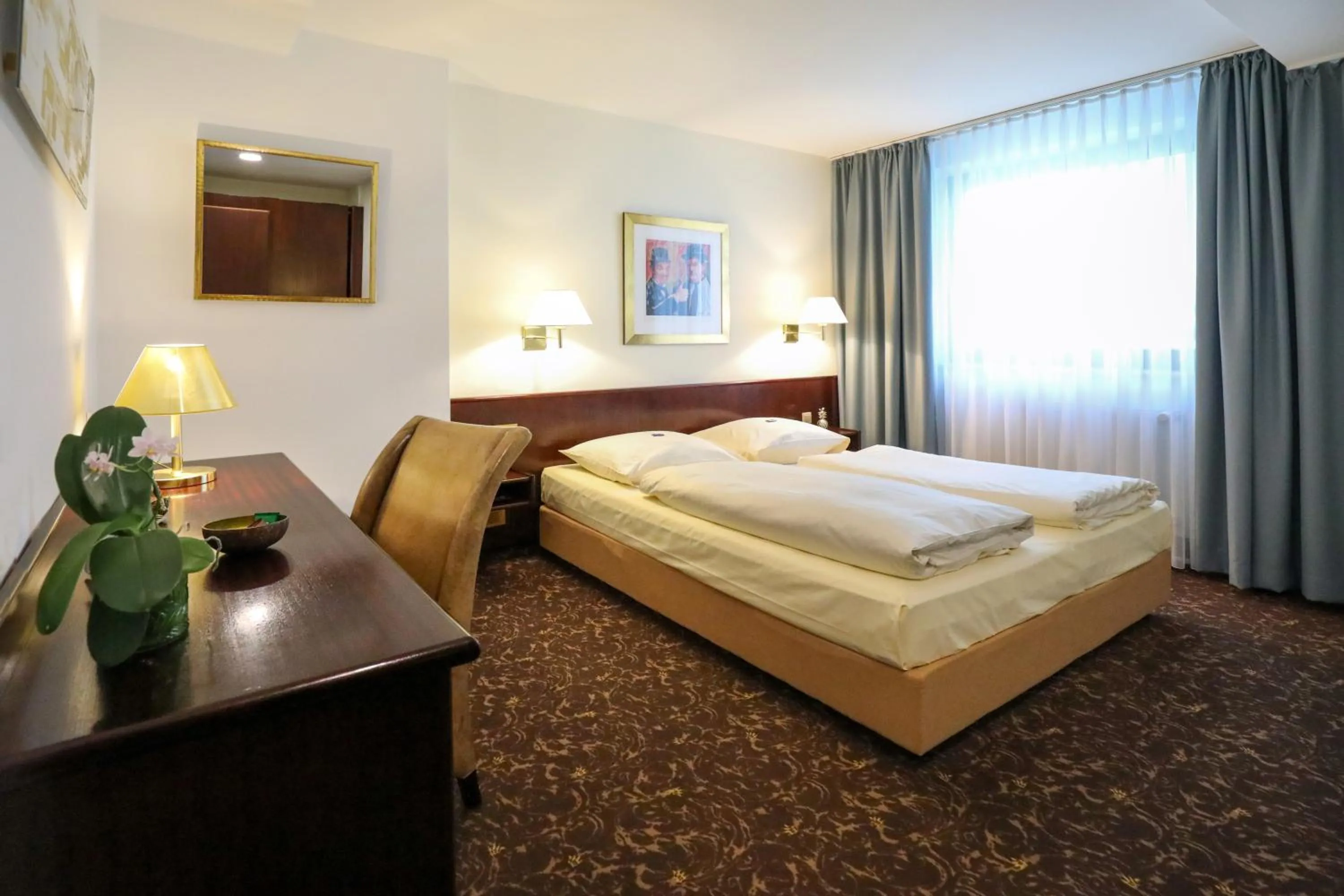 Bed in City-Hotel Aschaffenburg