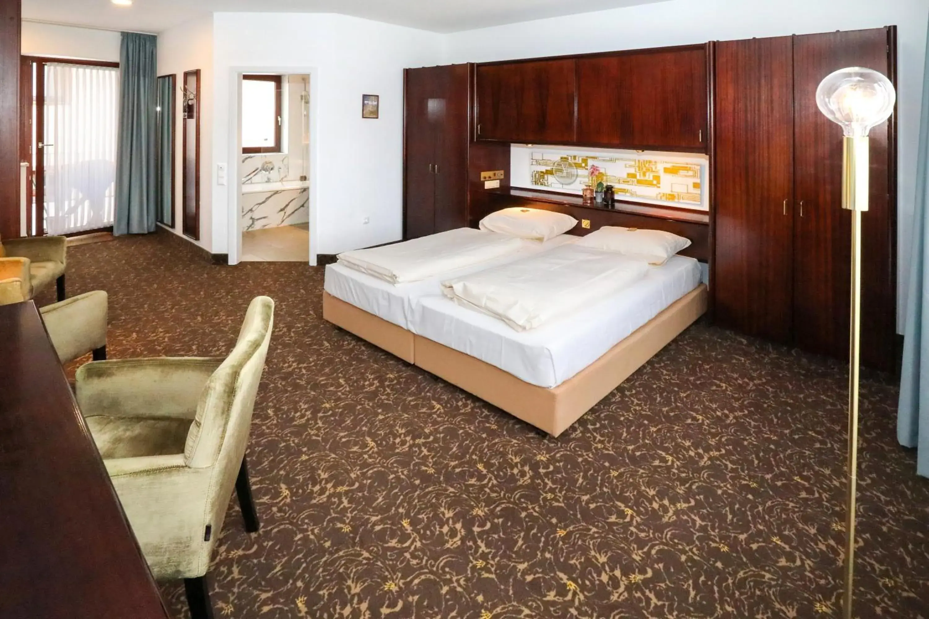 King Room with Balcony in City-Hotel Aschaffenburg King Room with Balcony in City-Hotel Aschaffenburg