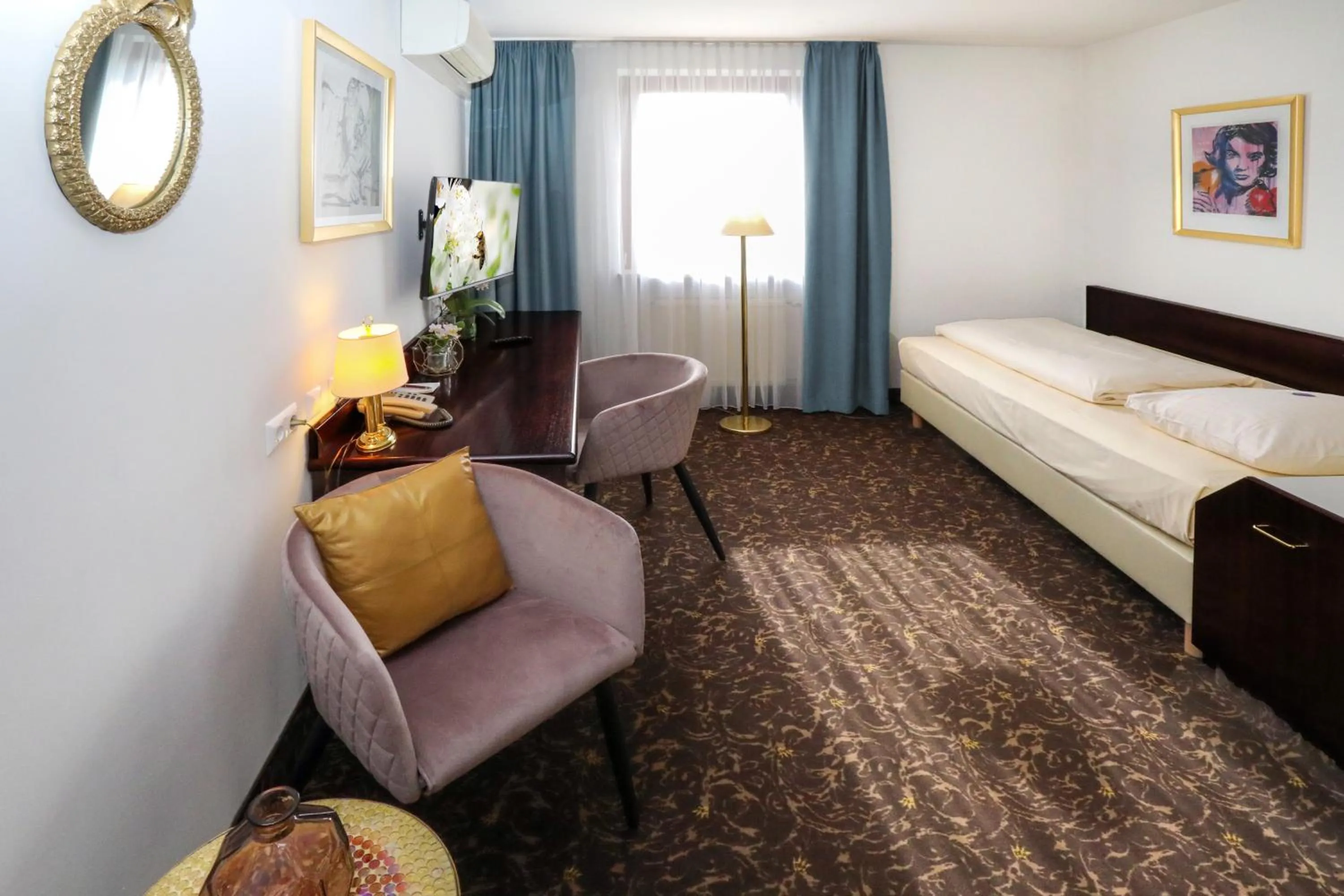 Bed in City-Hotel Aschaffenburg