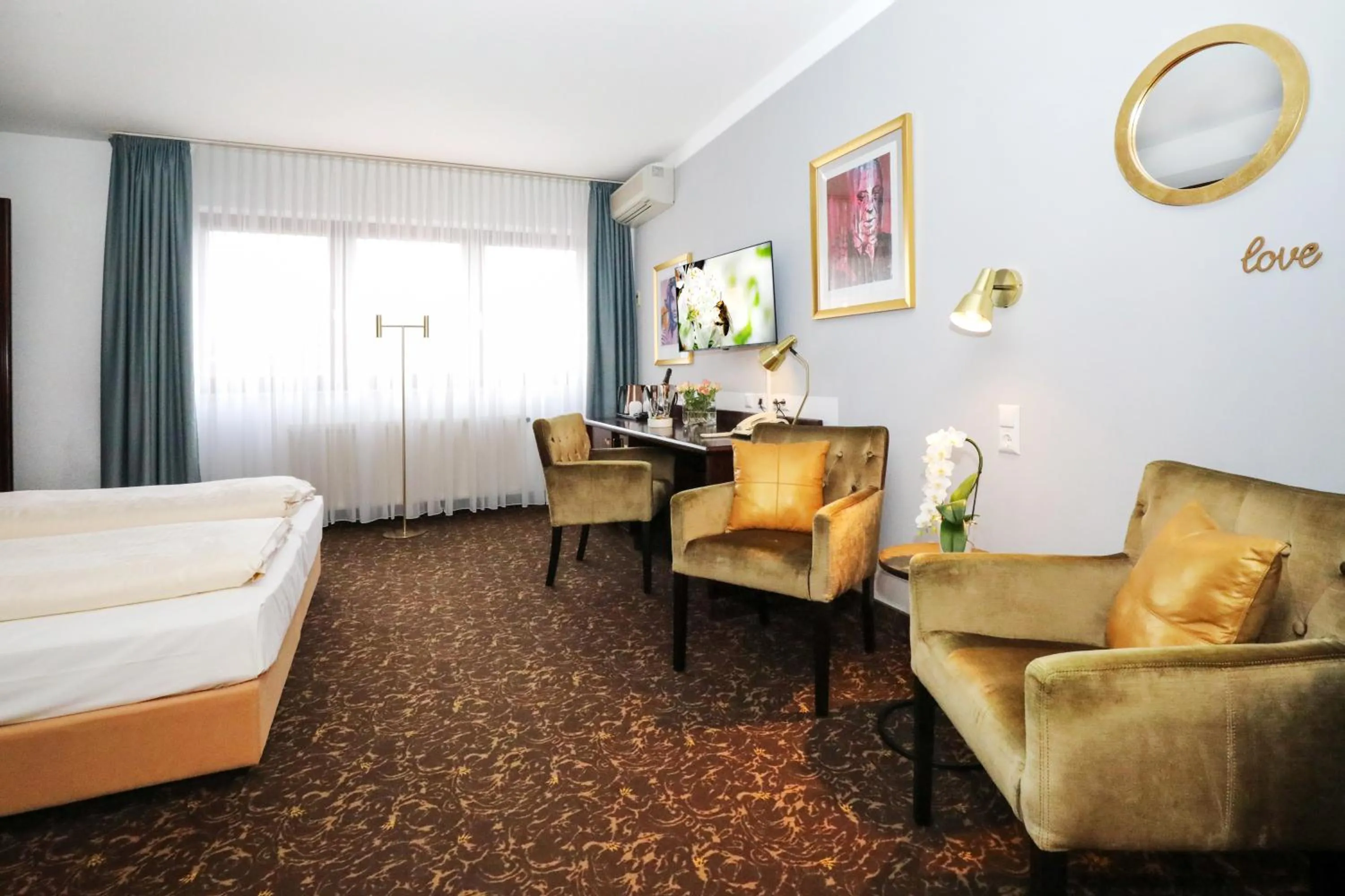 Bed in City-Hotel Aschaffenburg