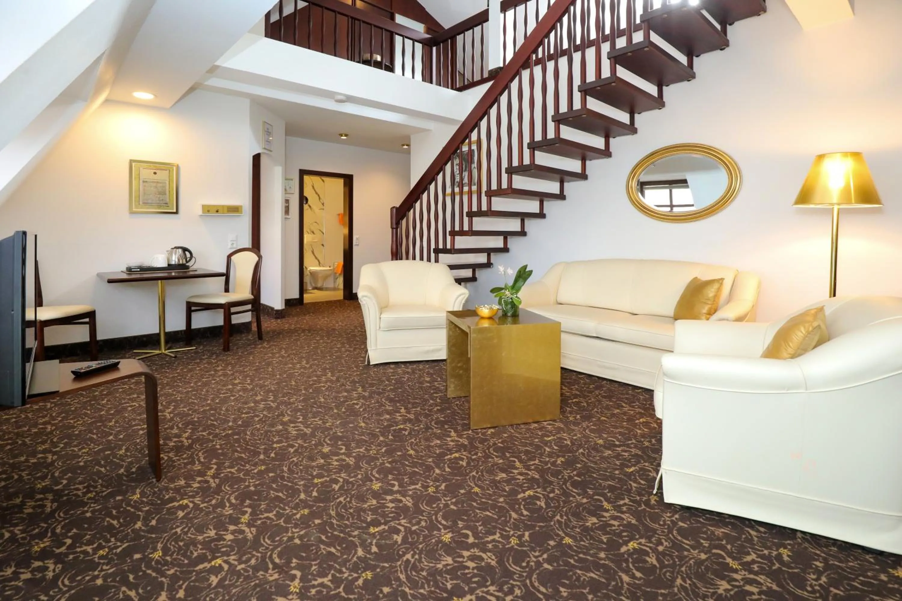 Living room, Bed in City-Hotel Aschaffenburg