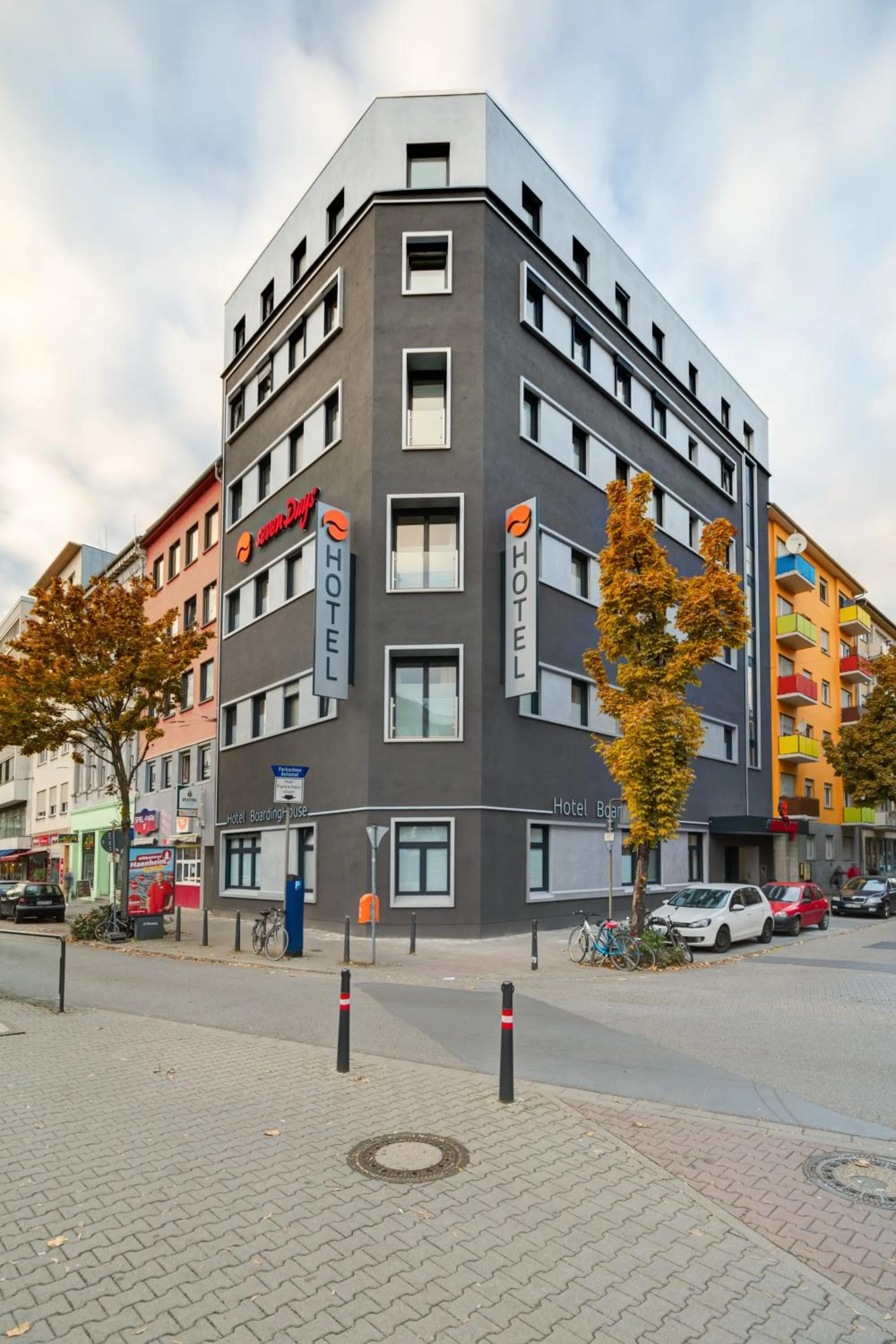 Facade/entrance in sevenDays Hotel BoardingHouse Mannheim