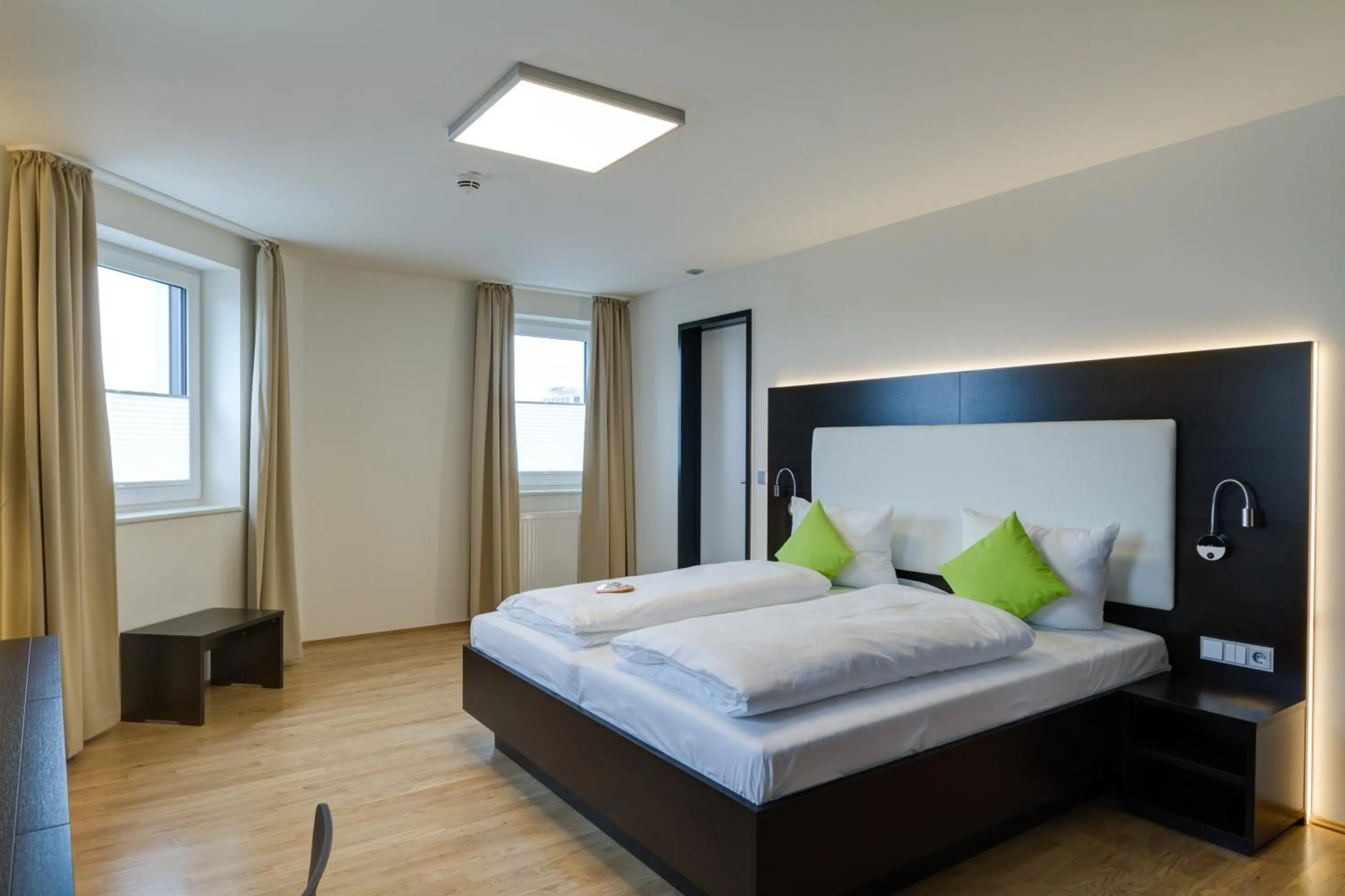 Photo of the whole room, Bed in sevenDays Hotel BoardingHouse Mannheim