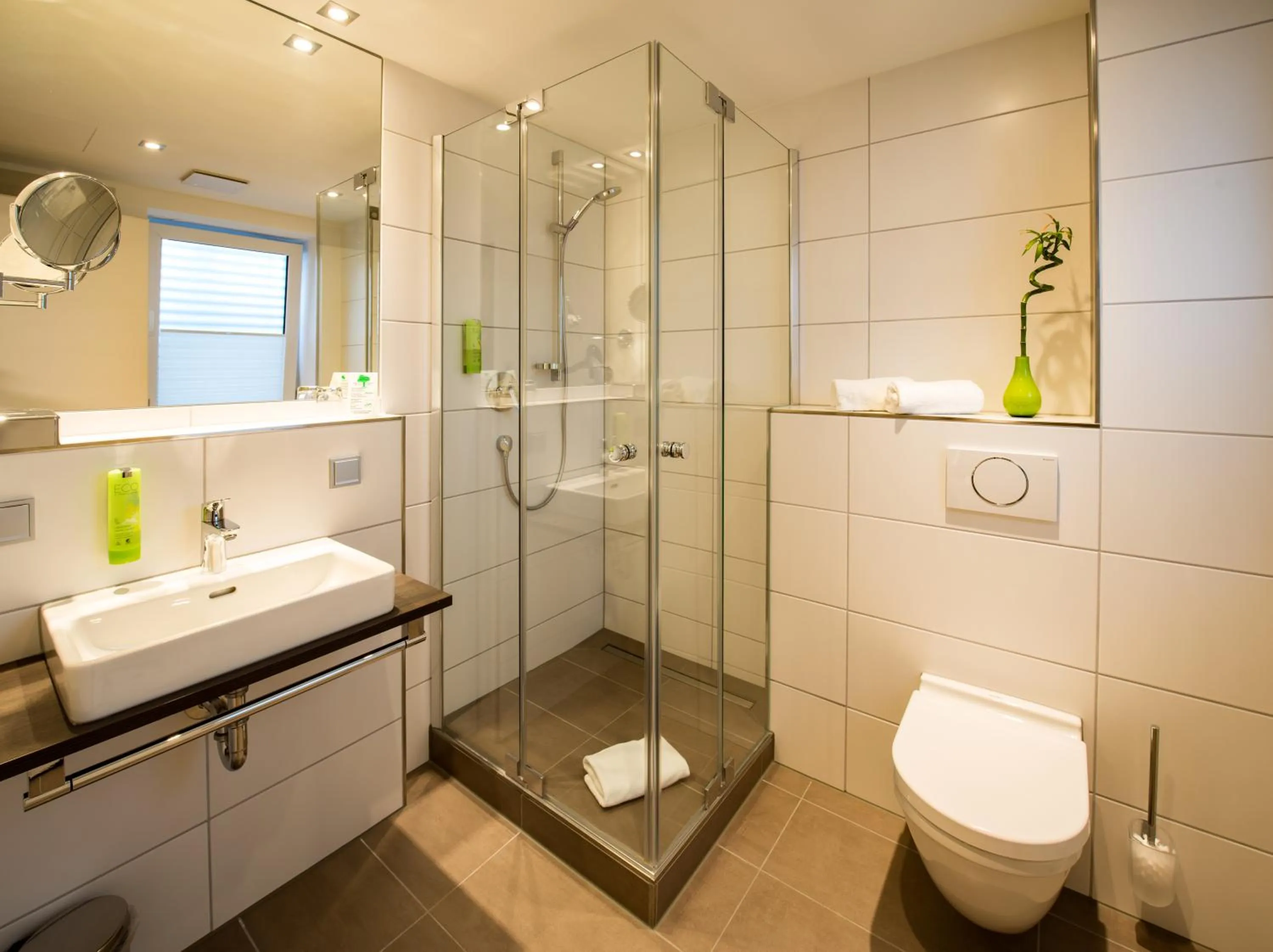 Shower in sevenDays Hotel BoardingHouse Mannheim