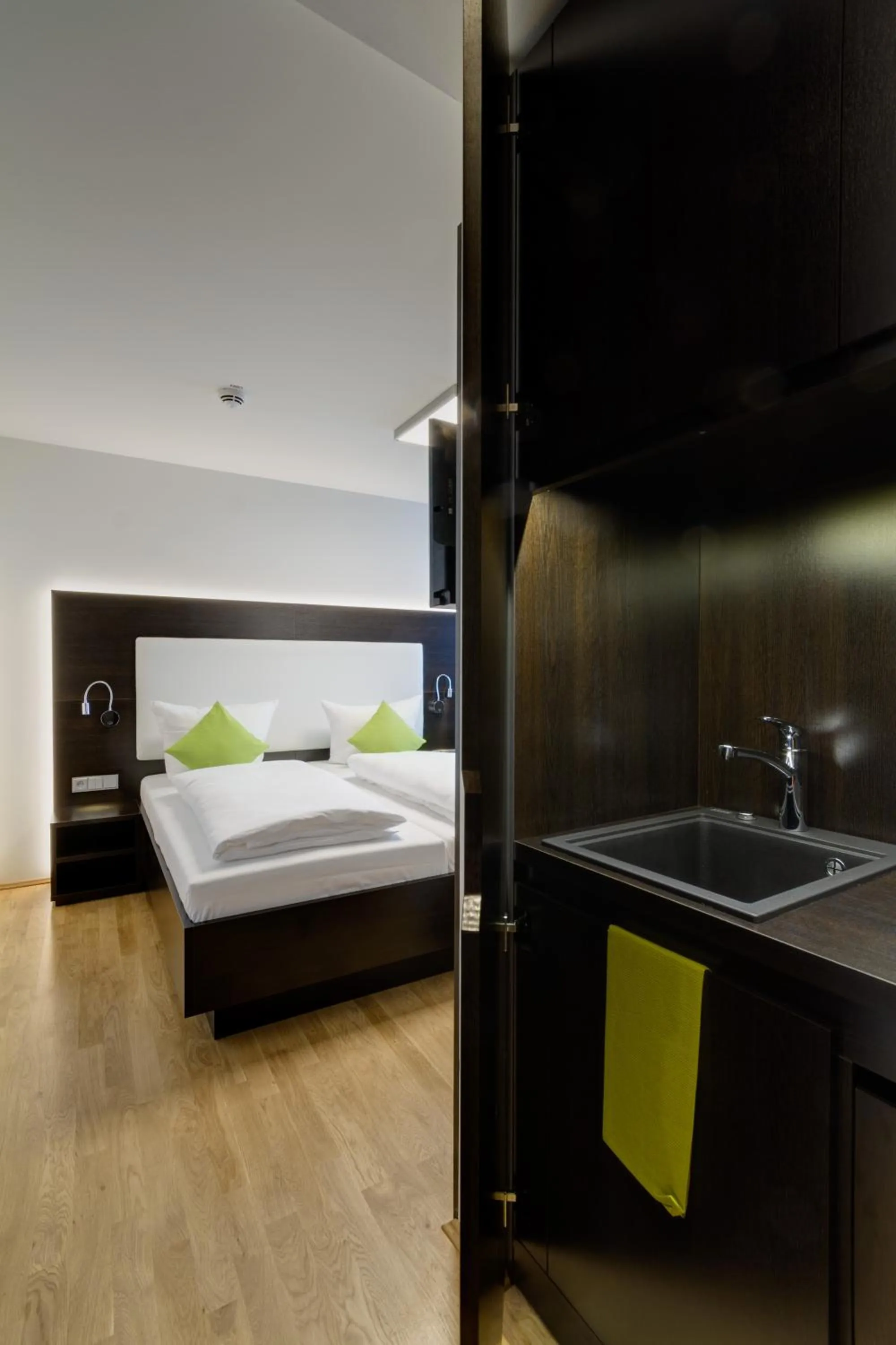 Decorative detail, Bed in sevenDays Hotel BoardingHouse Mannheim