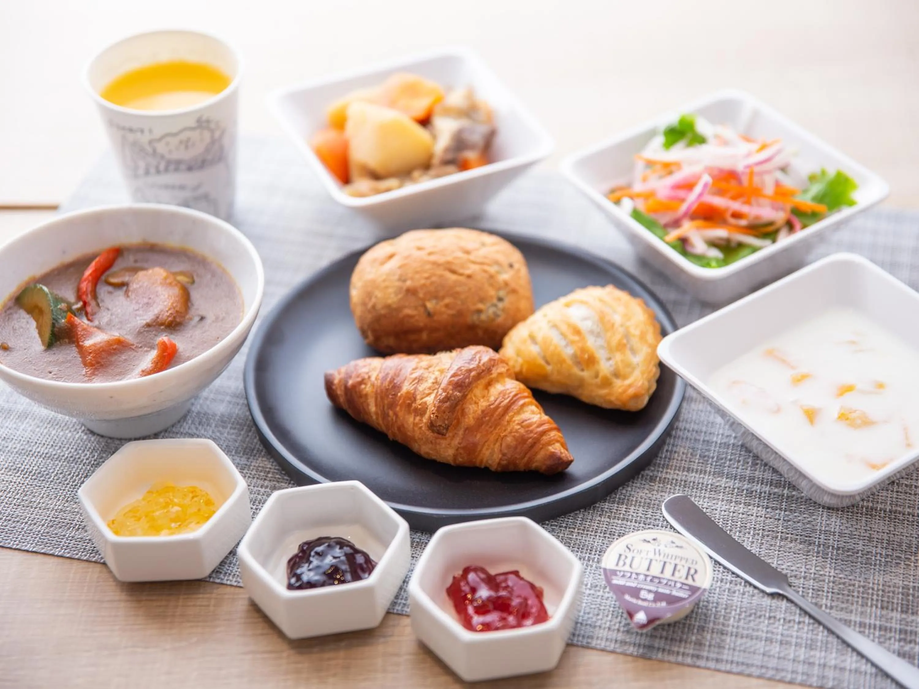 Food and drinks in Super Hotel Higashi-Maizuru