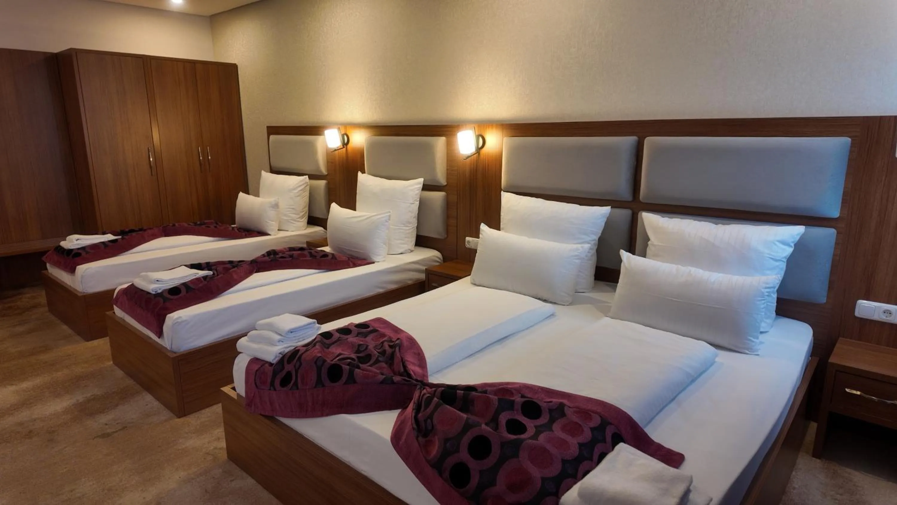 Bedroom, Bed in Airport Global Hotel