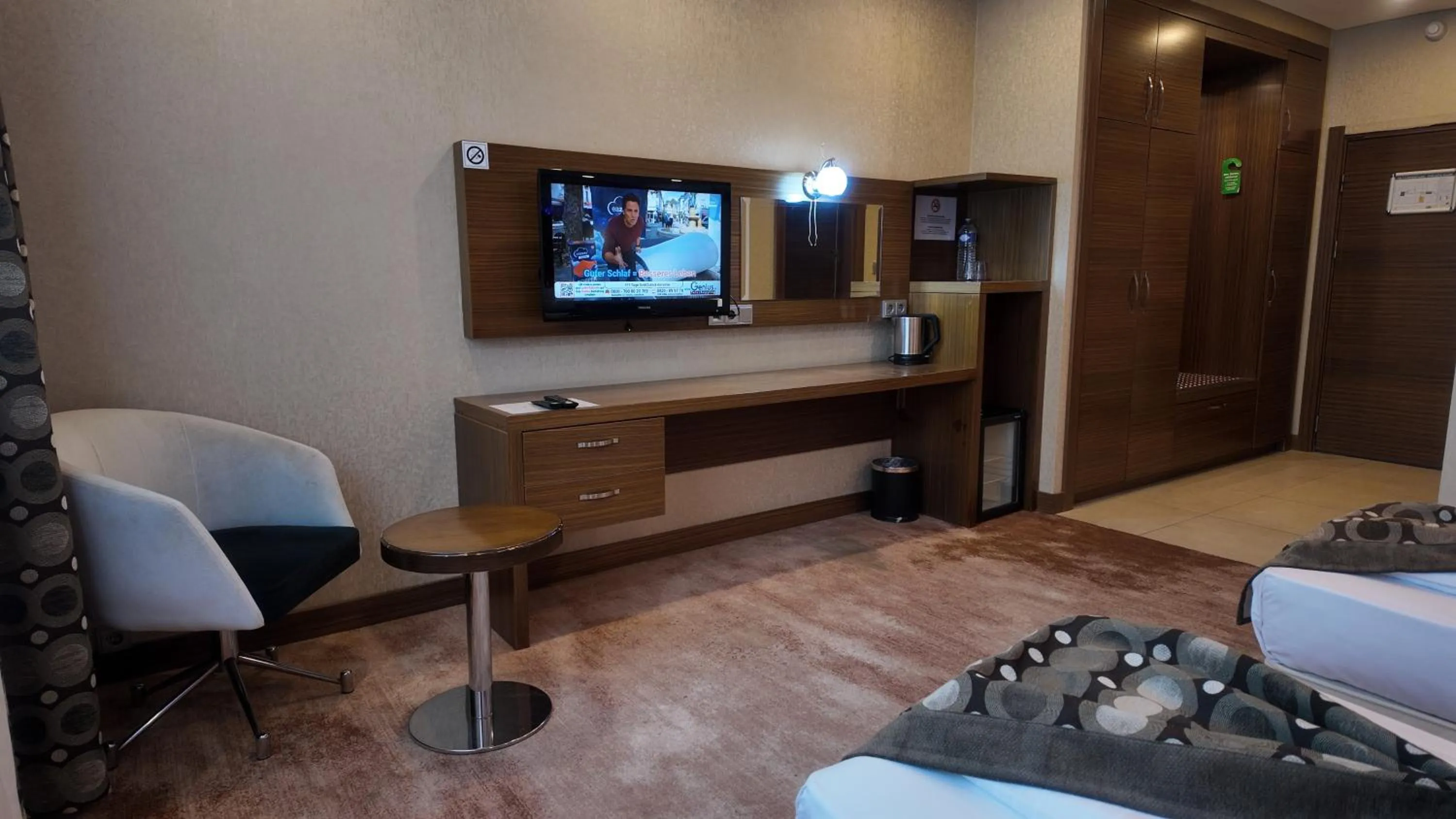 Photo of the whole room in Airport Global Hotel