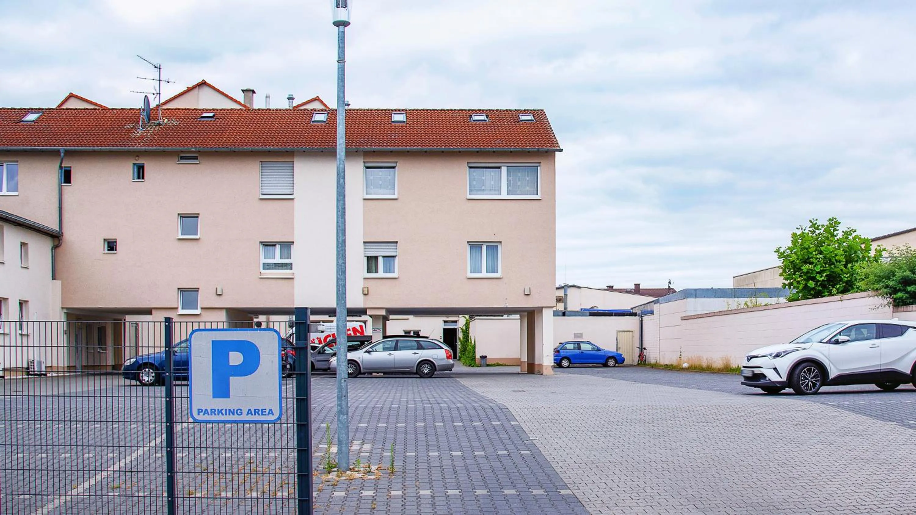 Parking in Airport Global Hotel