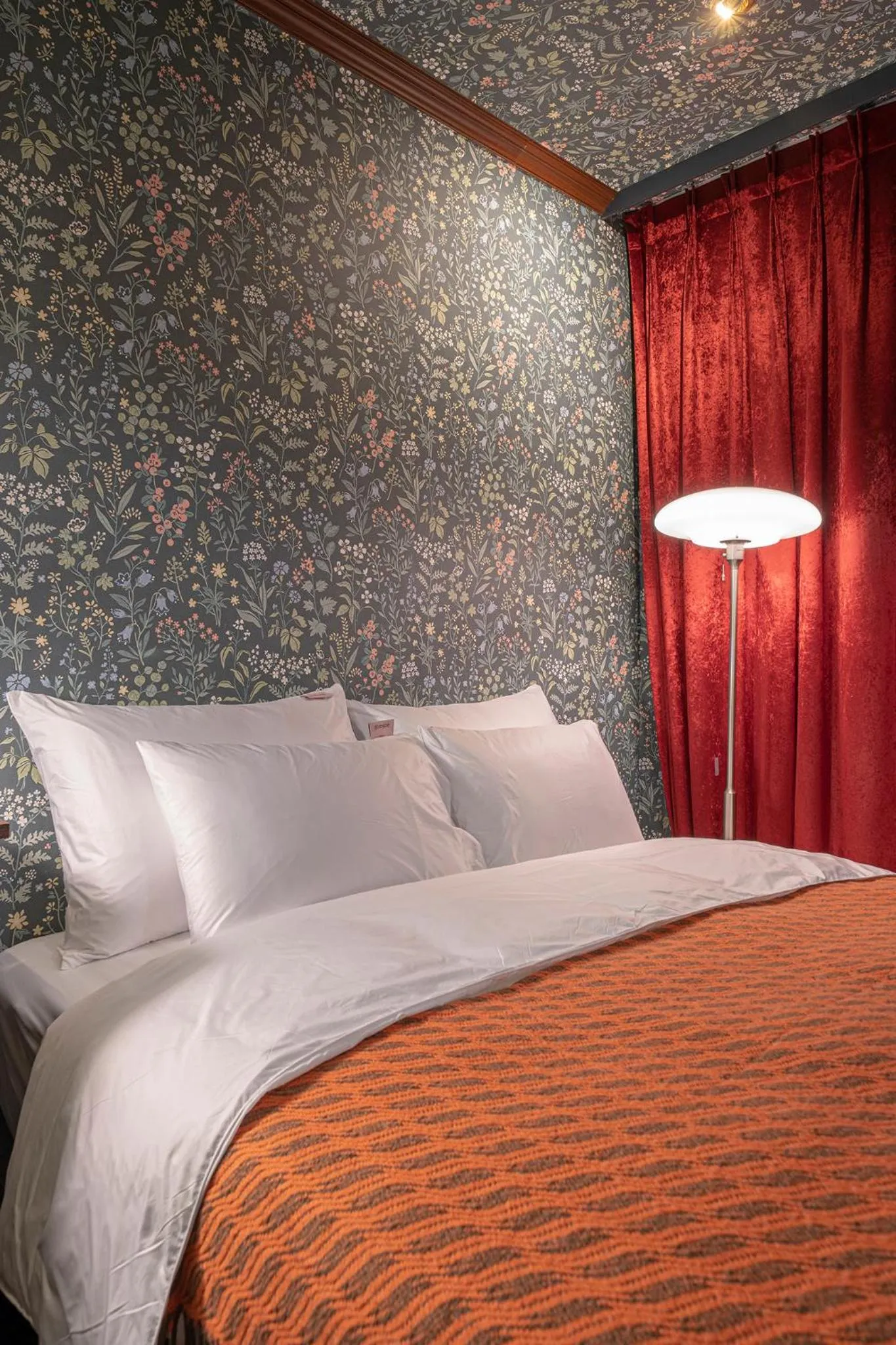 Bed in Shourin Hotel Cheonan by Aank