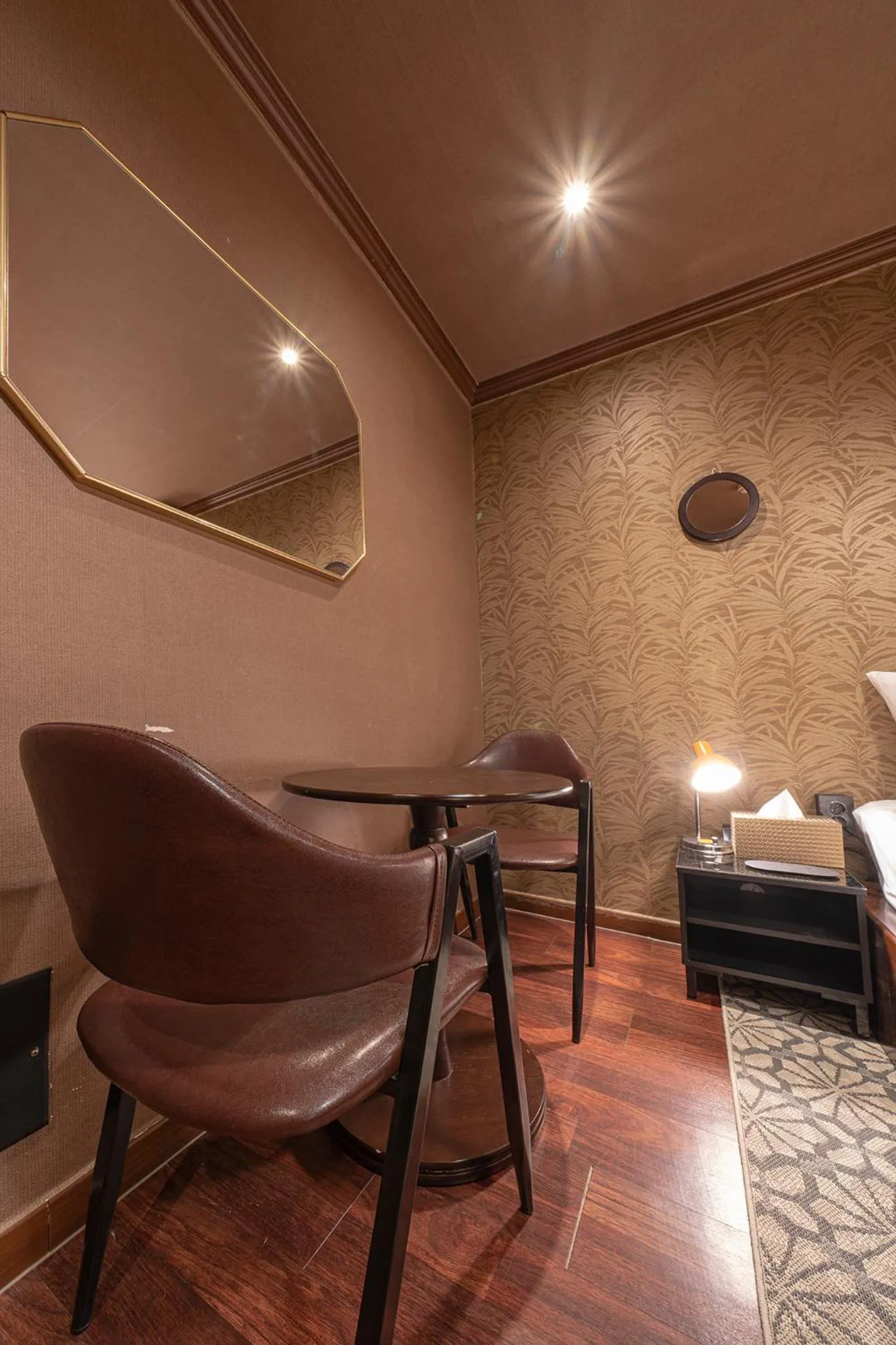 Shourin Hotel Cheonan by Aank