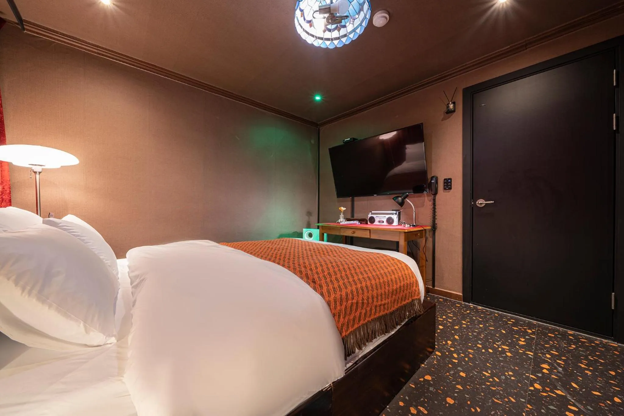 Bed in Shourin Hotel Cheonan by Aank