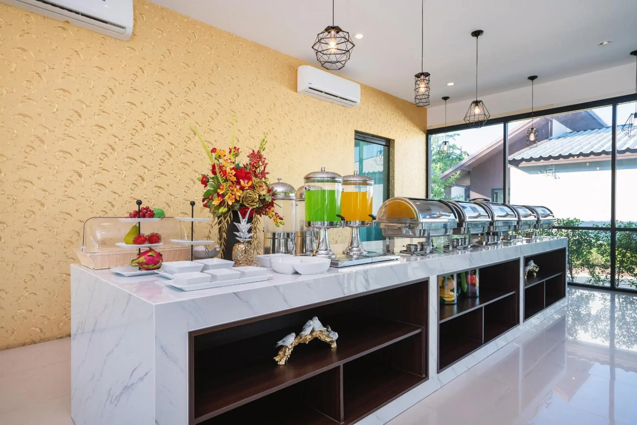 Restaurant/places to eat in Thames Tara Private Pool Villa Rawai Phuket Restaurant/places to eat in Thames Tara Private Pool Villa Rawai Phuket